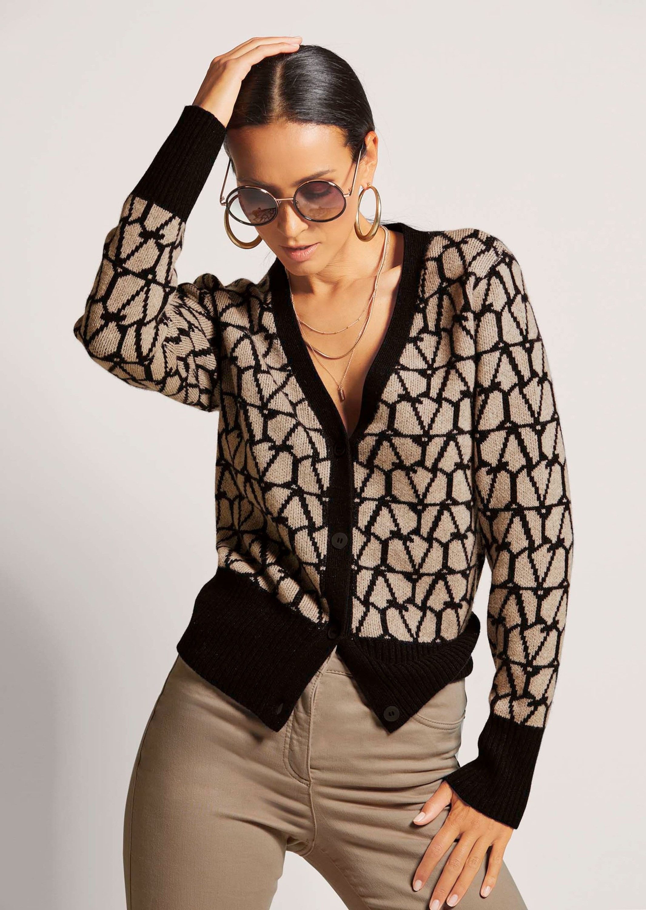 MADELEINE Strickjacke Langarm Jacquard-Cardigan mit Kaschmir Verkürzte Strickjacke mit V-Ausschnitt, Knopfleiste – Bild 3 von 5