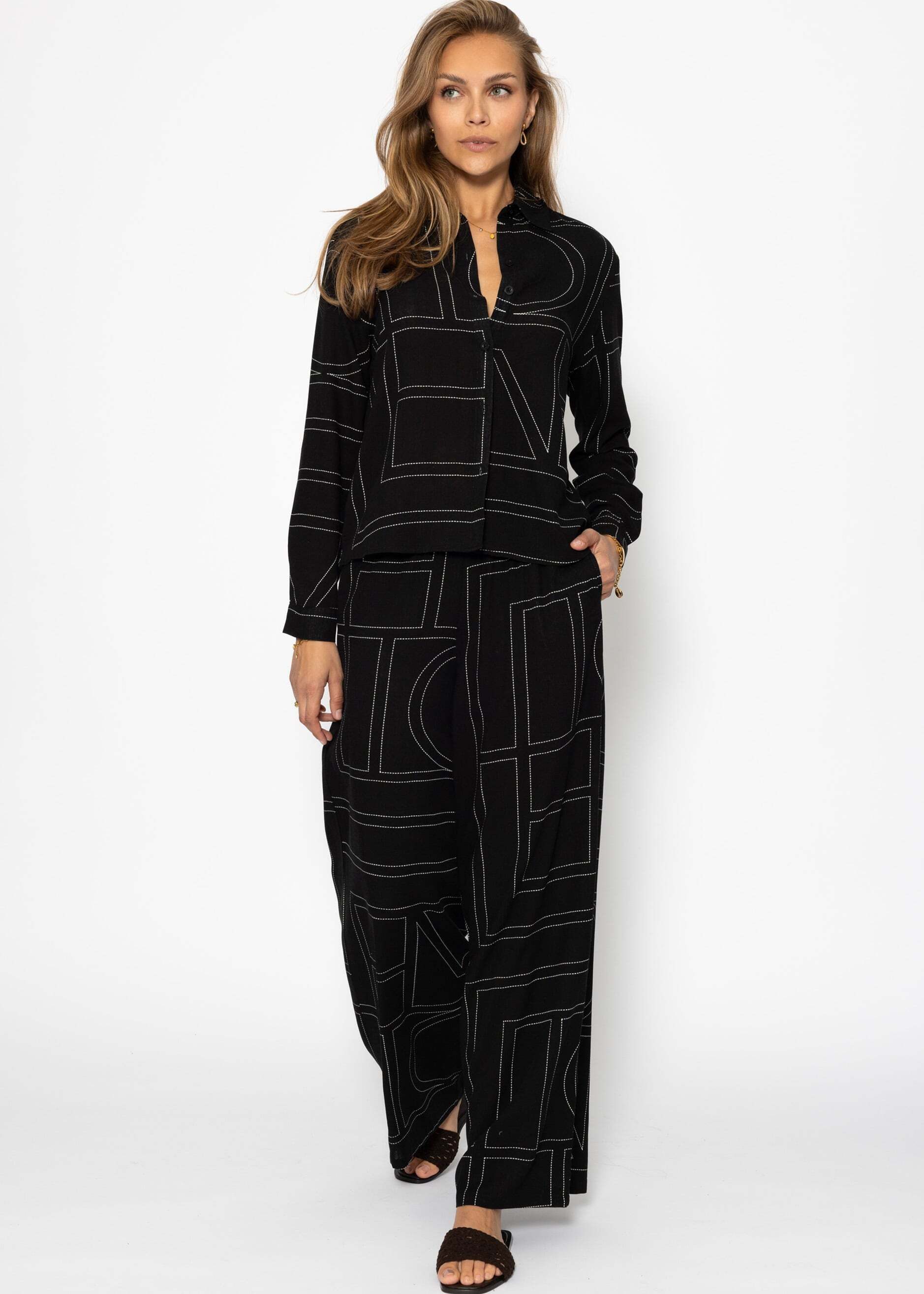 SASSYCLASSY Relaxhose Schlupfhose mit Print für Damen Gemütliche Hose mit geometrischem Muster und elastischem Bund Schwarz