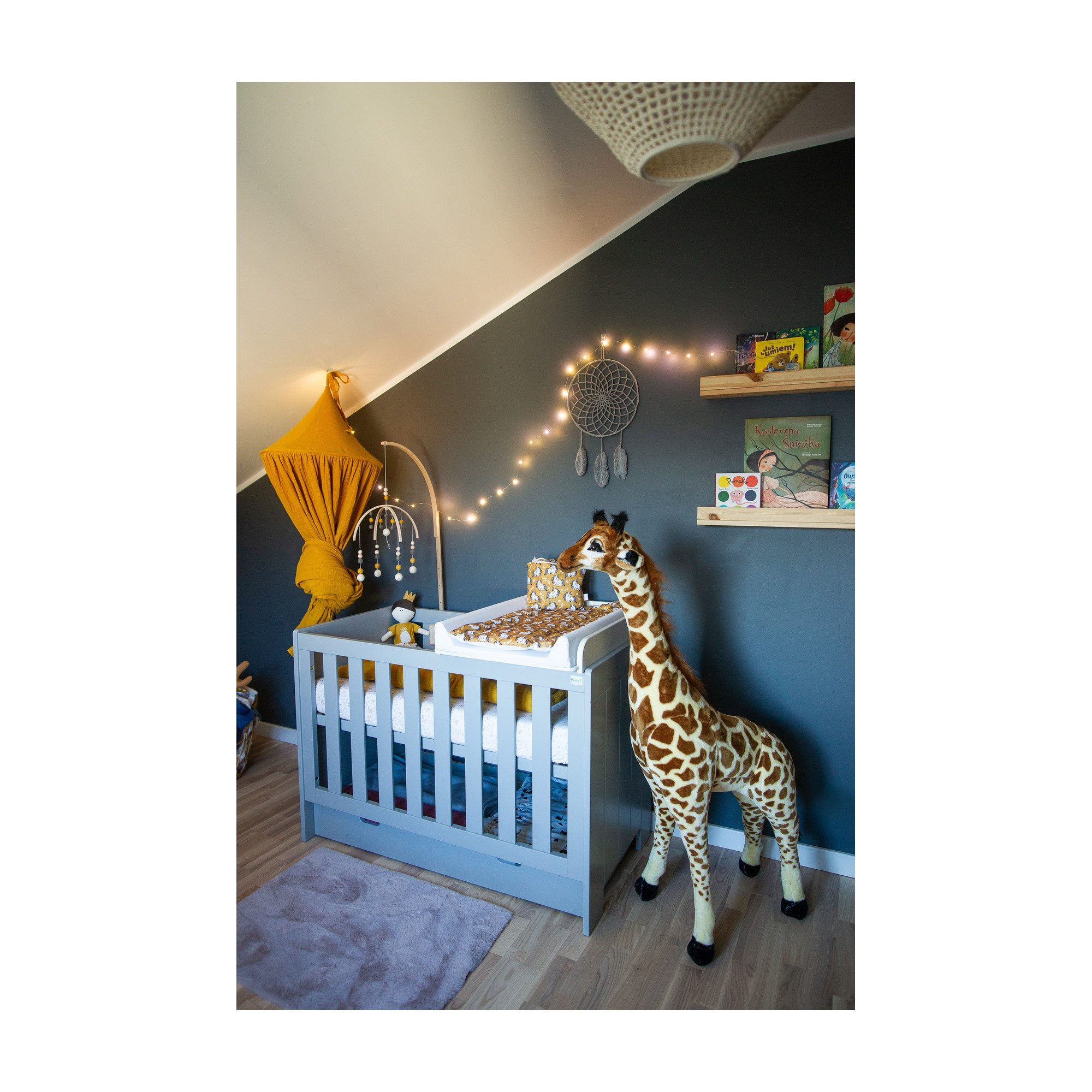 Raumhirsch Furniture Babybett Klassisches Babybett CALMO 120x60 cm mit Schlupfsprossen, Liegefläche 120 x 60 cm, Geprüfte Sicherheit, zeitloses Design