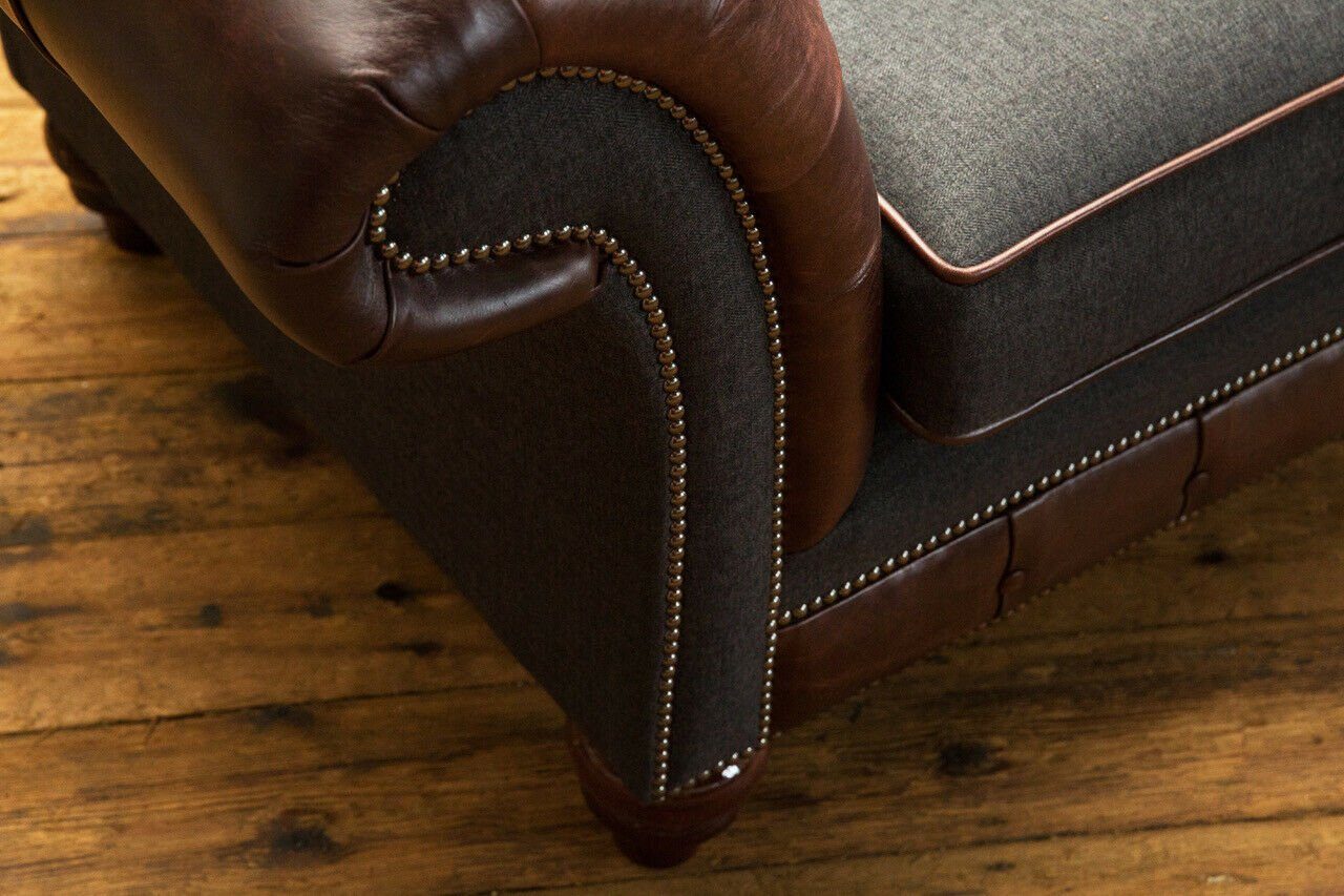 Die Textil Braun Rückenlehne JVmoebel Couch Klassische Knöpfen. Chesterfield Leder mit Sofa Sitz Polster, Chesterfield-Sofa