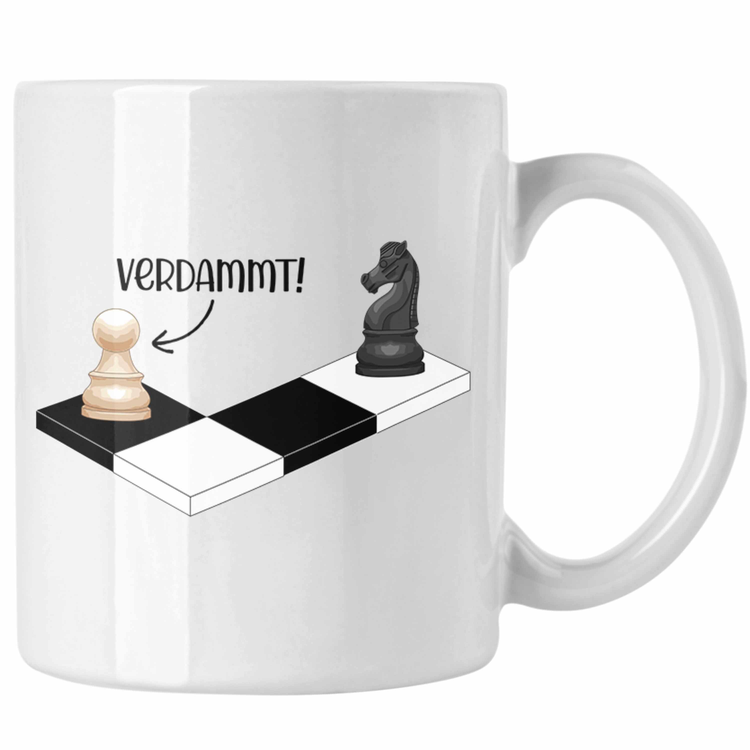 Trendation Tasse Trendation - Schach Geschenk Geschenkidee Schachspieler Tasse mit Schachfiguren Grafik Kaffeetasse Lustig Weiss