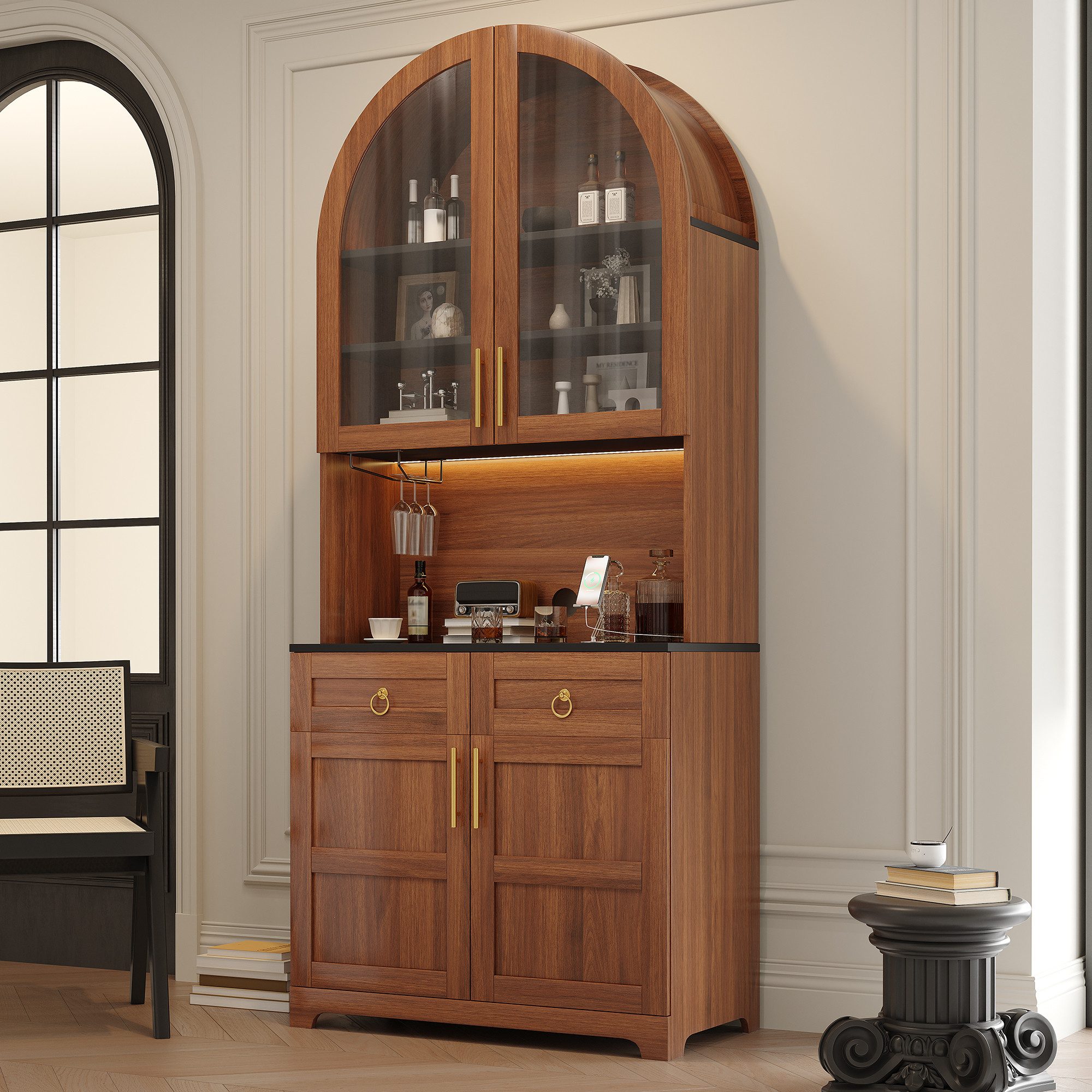 Merax Hochschrank mit LED-Beleuchtung, Steckdose und USB-Anschlüsse, Bogen-Sideboard (Glasvitrine Aufbewahrungsschrank, 1-St) Wohnzimmerschrank mit 2 Schubladen, 2 Türen & 2 Glastüren, 80x40x180cm