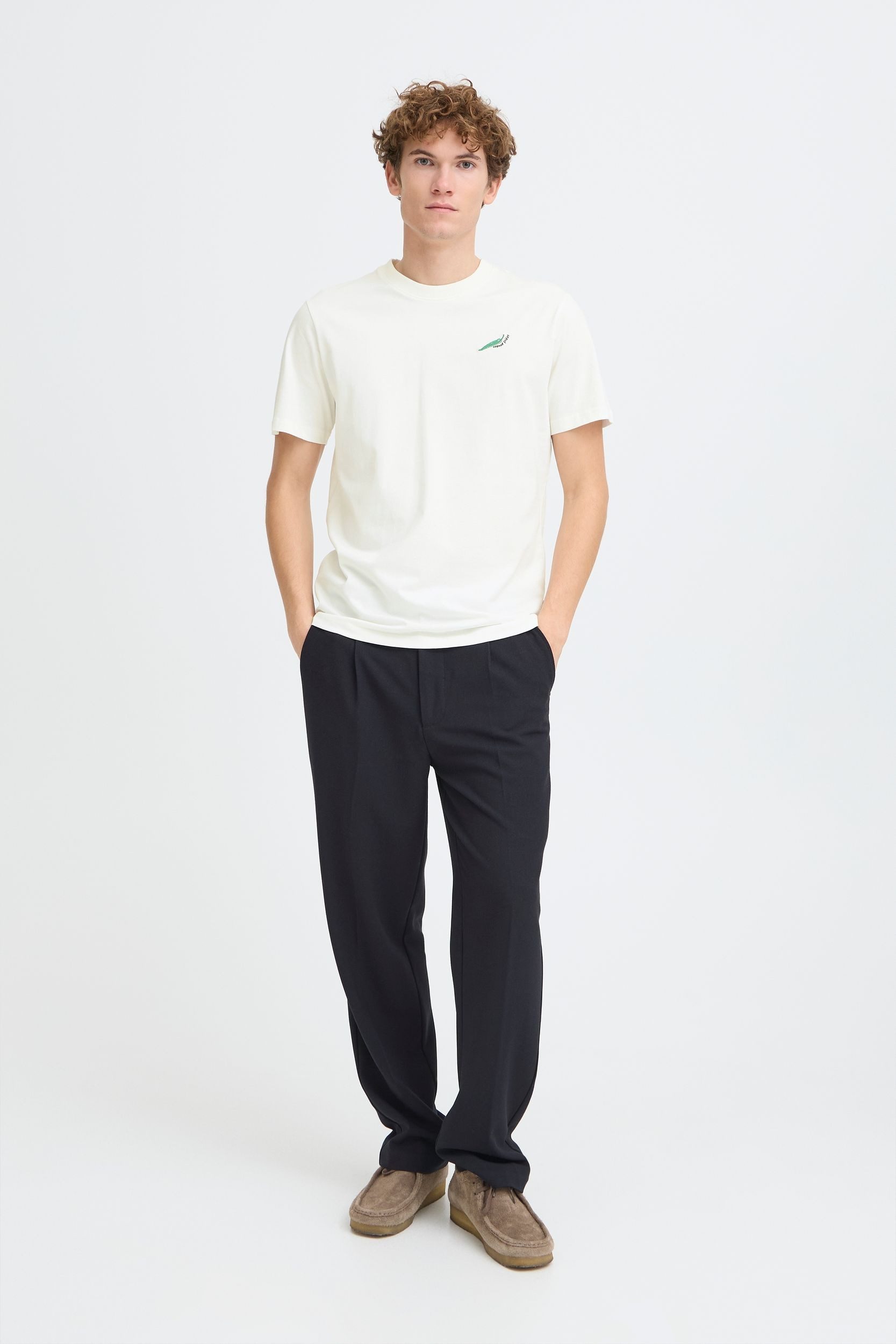 Casual Friday T-Shirt Gerade Passform Rundhals Dezente Stickerei Komfortabel für Herren (1-tlg) Baumwolle Normal Fit Rundhals Kurzarm Einfarbig atmungsaktiv