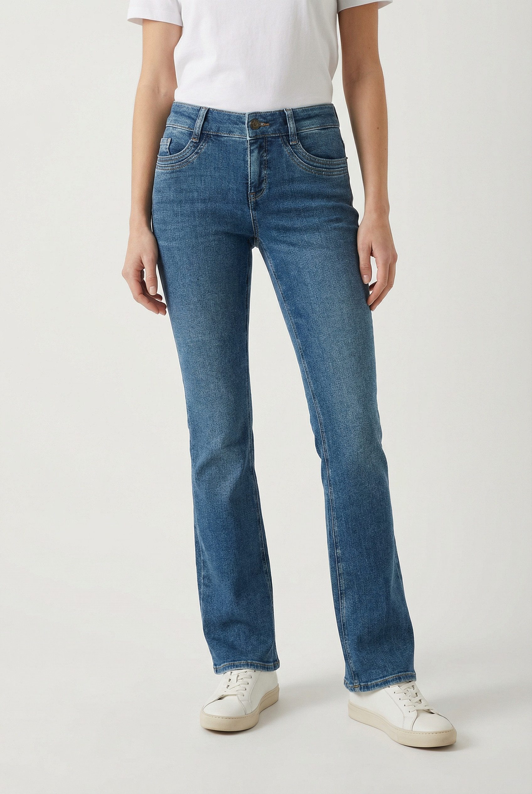 MAC Bootcut-Jeans DETROIT flared Aufwendig gearbeitete Details an den Vordertaschen