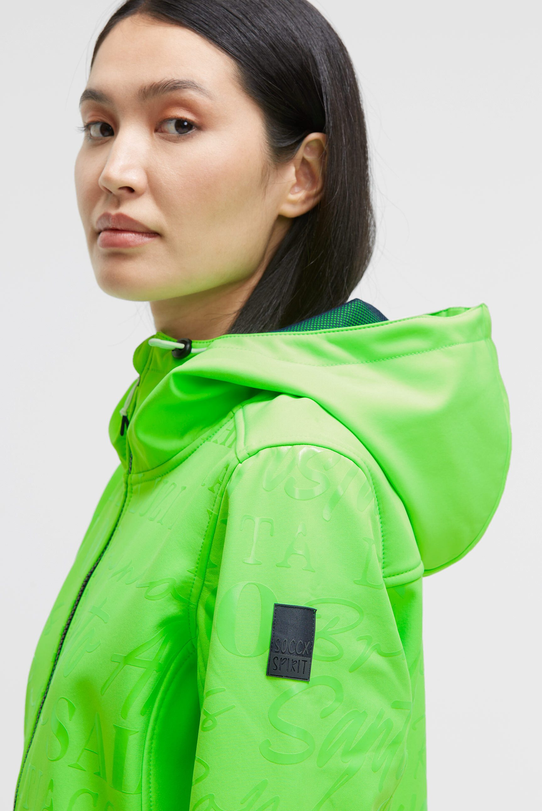 SOCCX Softshelljacke mit hochgeschnittener Kapuze