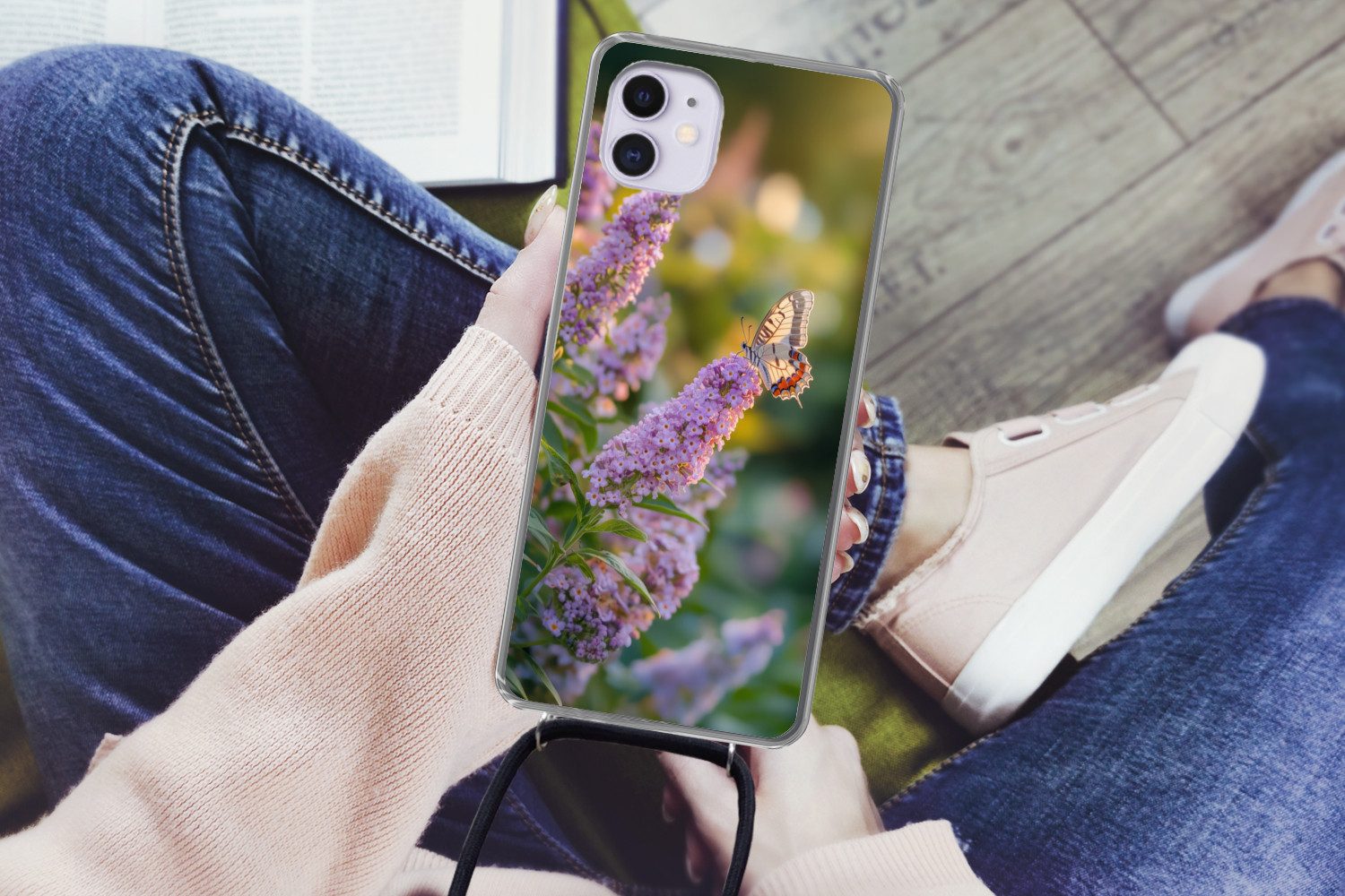 MuchoWow Handyhülle für Apple iPhone 12 Verschnörkelt - Schmetterling - Lila - Blumen, Tragbare Handyhüllen mit Kette zum umhängen, Handykette Handyband