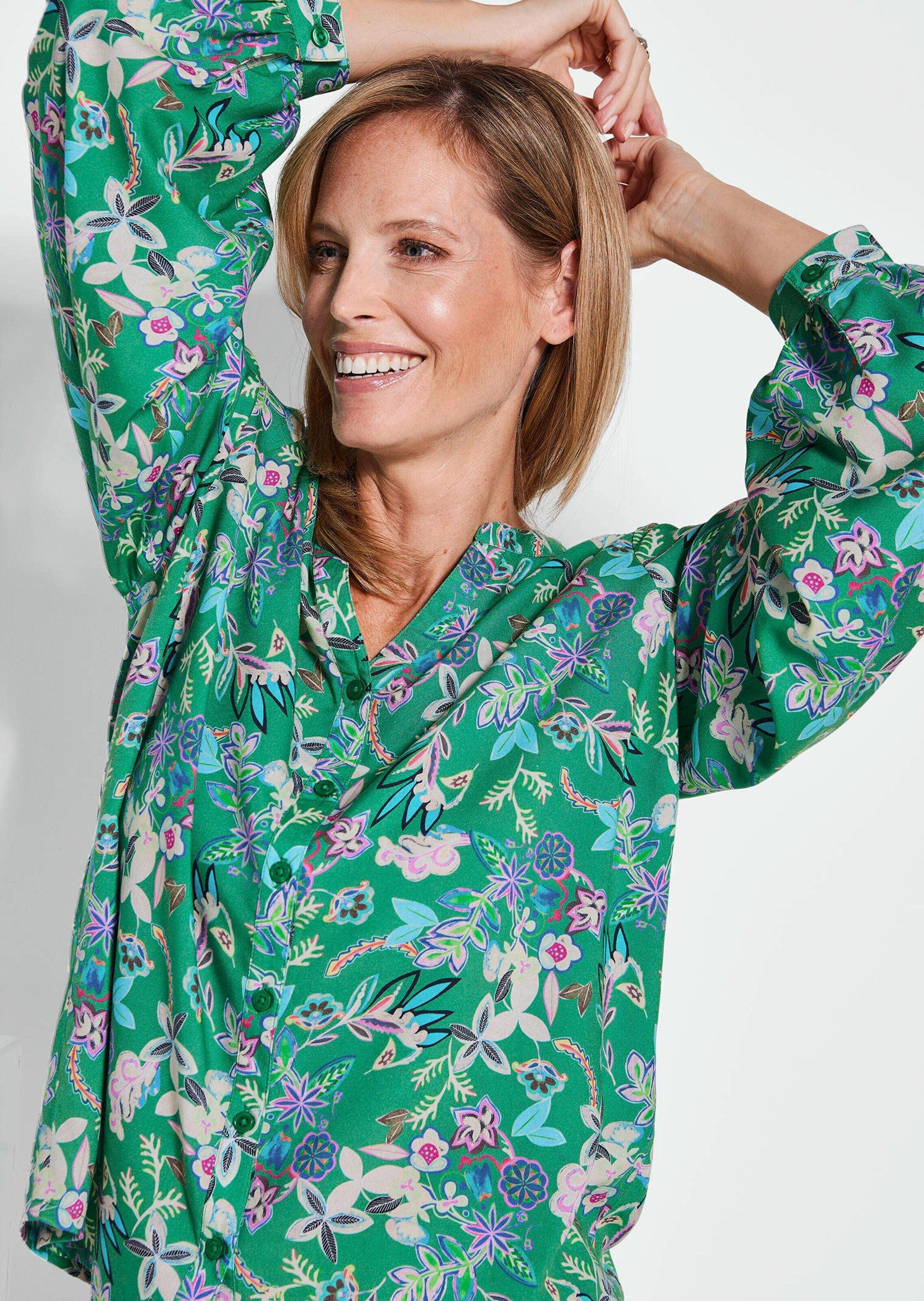 GOLDNER Kurzarmbluse Kurzgröße: Florale Viskosebluse Langarm Romantisches Blumenmuster mit Häkelakzenten, Rundhalsausschnitt