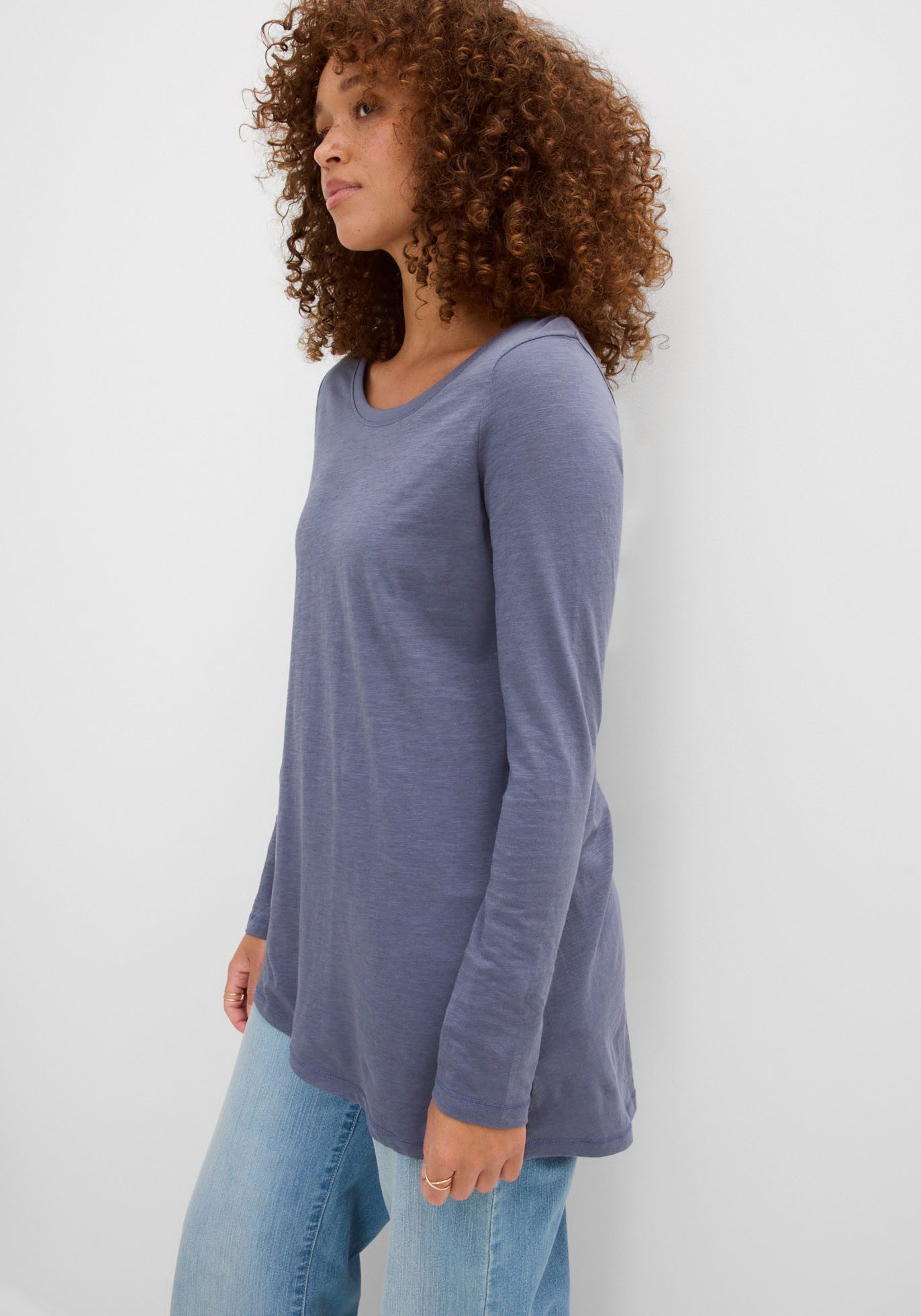 bonprix Langarmshirt lockere Passform, Langarm-Design, abgerundeter Saum, aus Baumwolle
