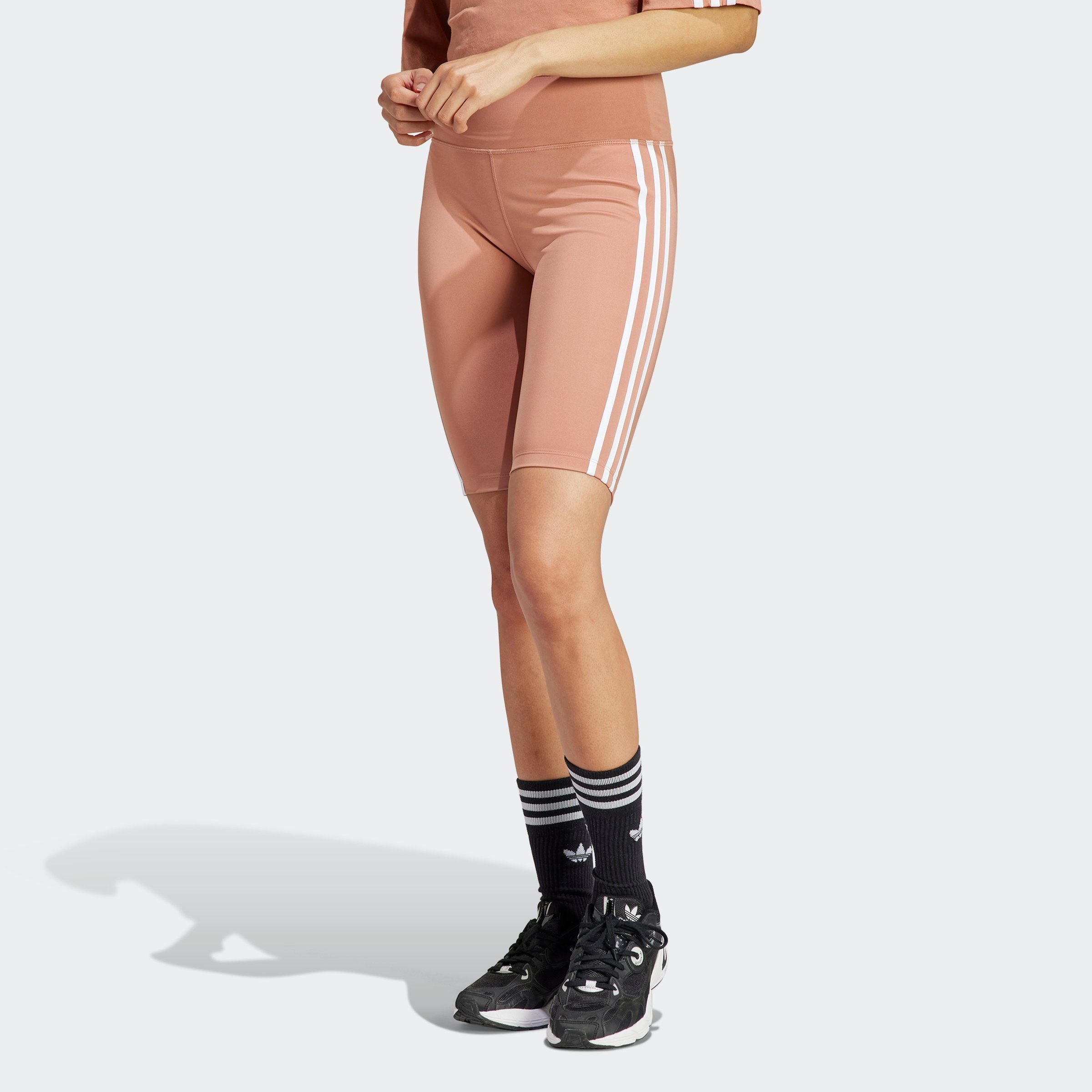 Sporthose adidas ADICOLOR Originals Clay HIGHWAISTED KURZE Strata (1-tlg) CLASSICS