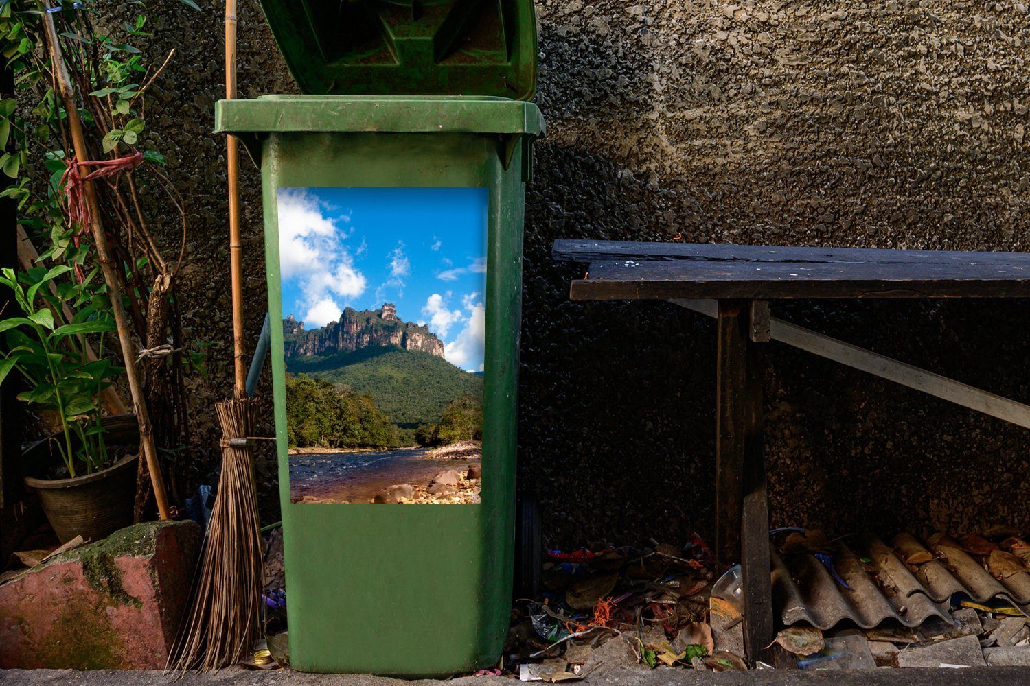 Venezuela Mülltonne, Mülleimer-aufkleber, Container, MuchoWow Abfalbehälter in Wandsticker Canaima-Nationalparks Mehr des Sticker, zur St), (1 Berglandschaft