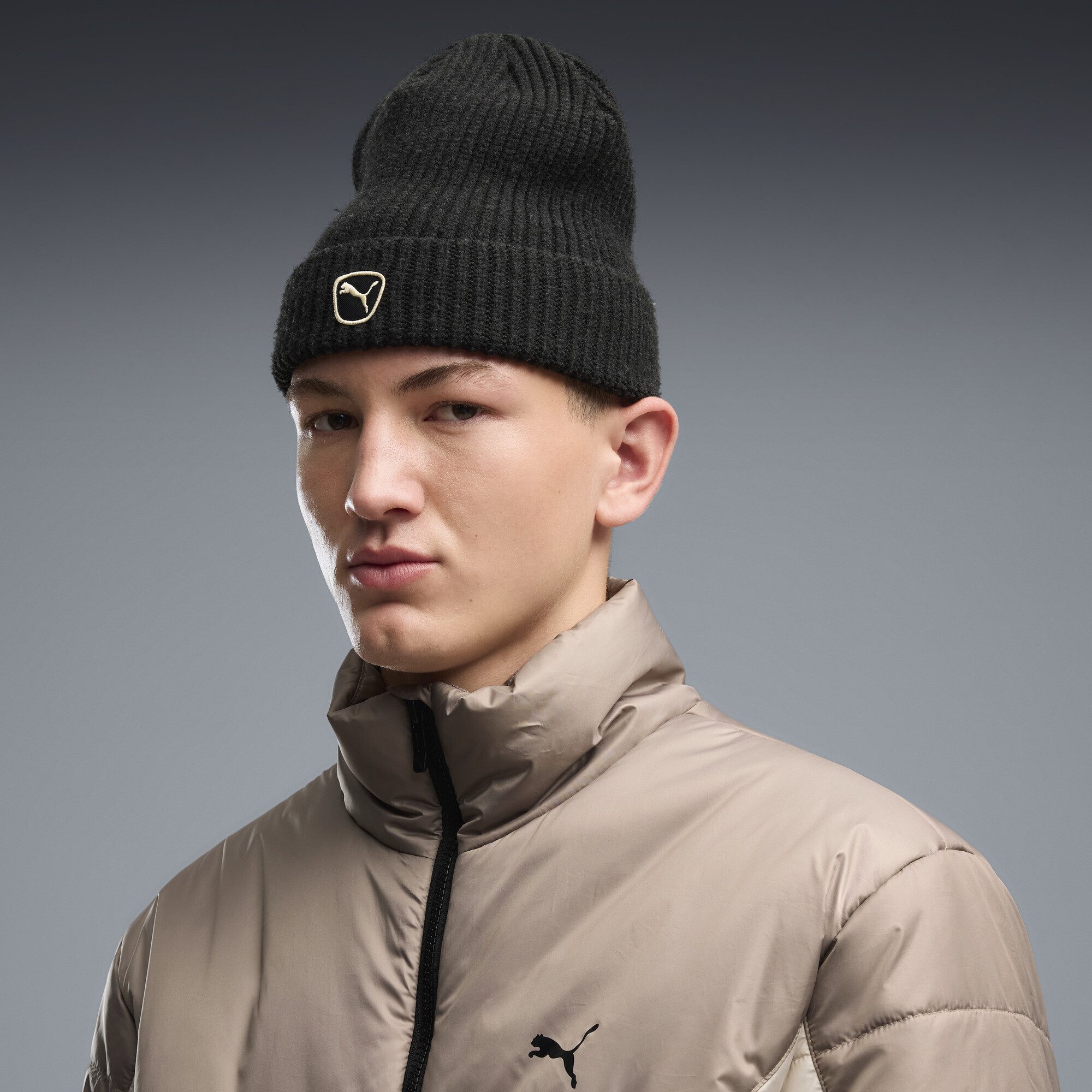 PUMA Beanie PUMA Cat Patch Beanie mit mittelhoher Krone Erwachsene