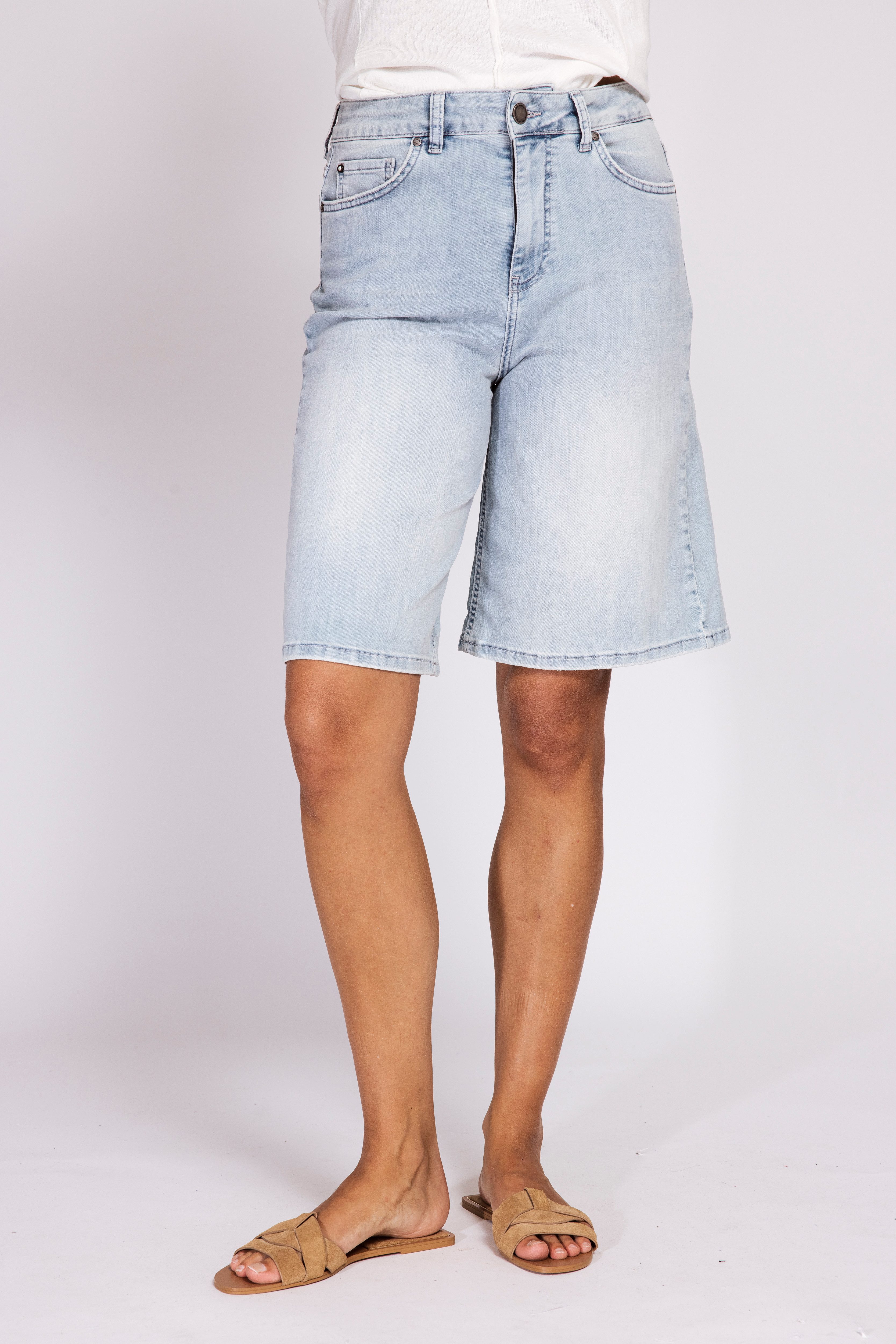 Zhrill Shorts INSA Denim Bermuda ausgestellte Passform, mit Taschen, mit Gürtelschlaufen