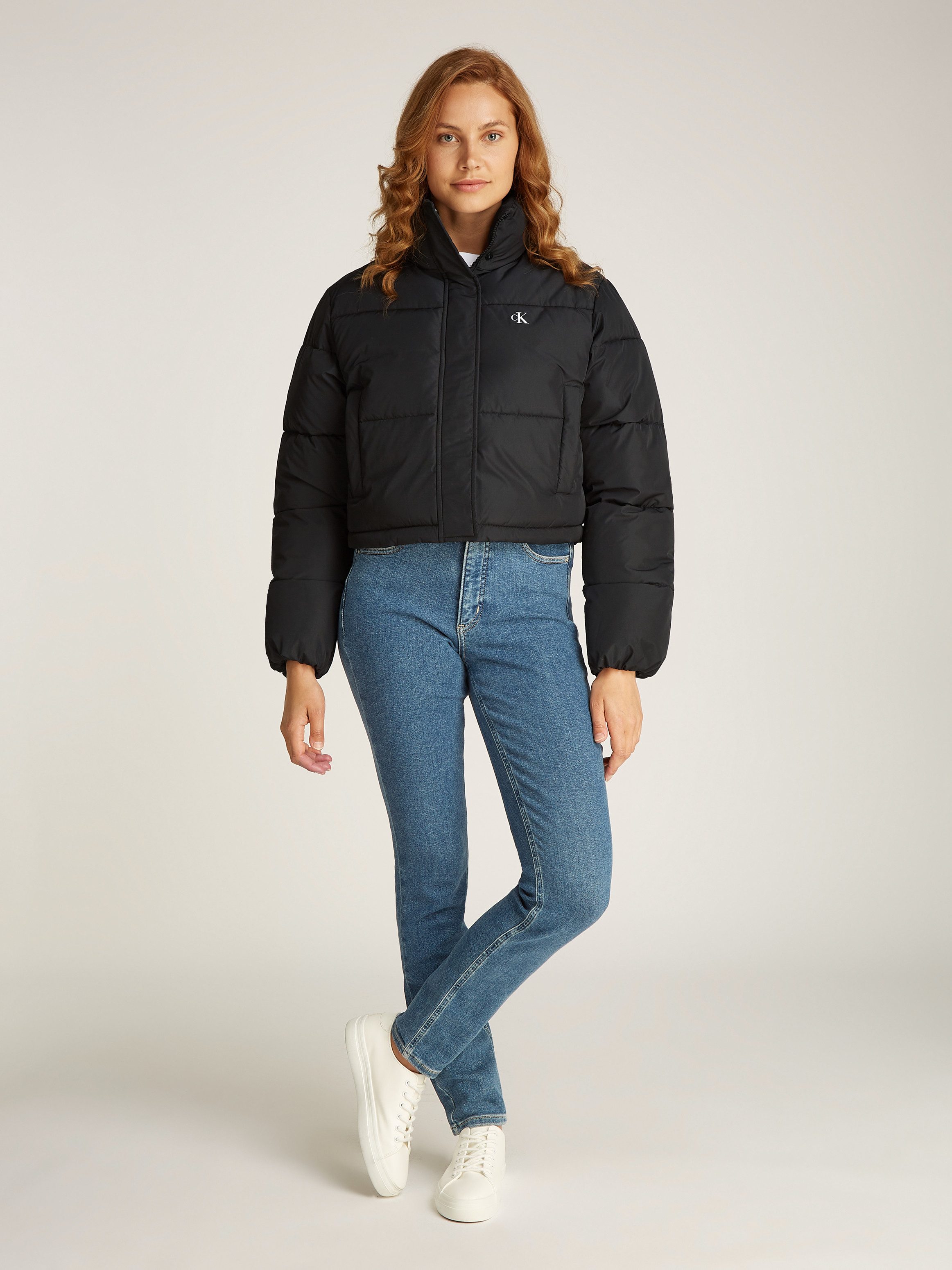 Calvin Klein Jeans Outdoorjacke MATTE CROPPED ND PUFFER mit Logoprägung