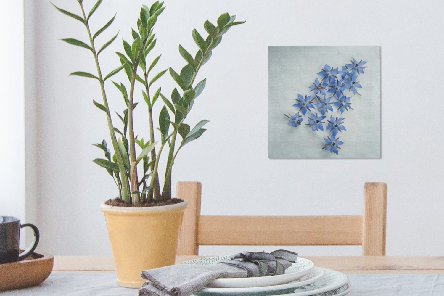 OneMillionCanvasses® Leinwandbild Schlafzimmer Wohnzimmer für Borretschblüten Blaue Hintergrund, (1 Bilder auf Leinwand St), hellblauem