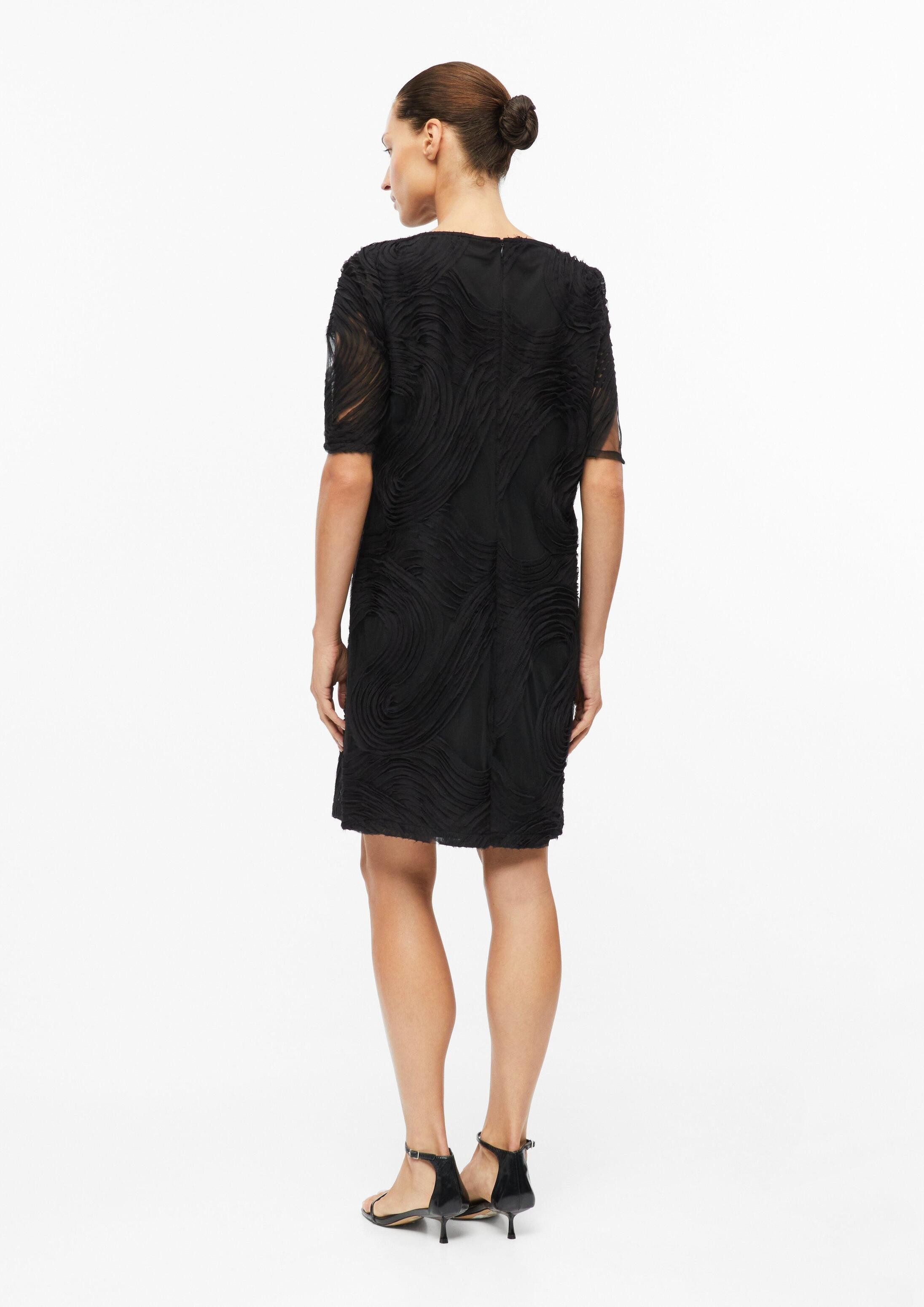 s.Oliver Midikleid Kleid Kleid mit U-Boot-Ausschnitt und Chiffon-Wellen-Muster