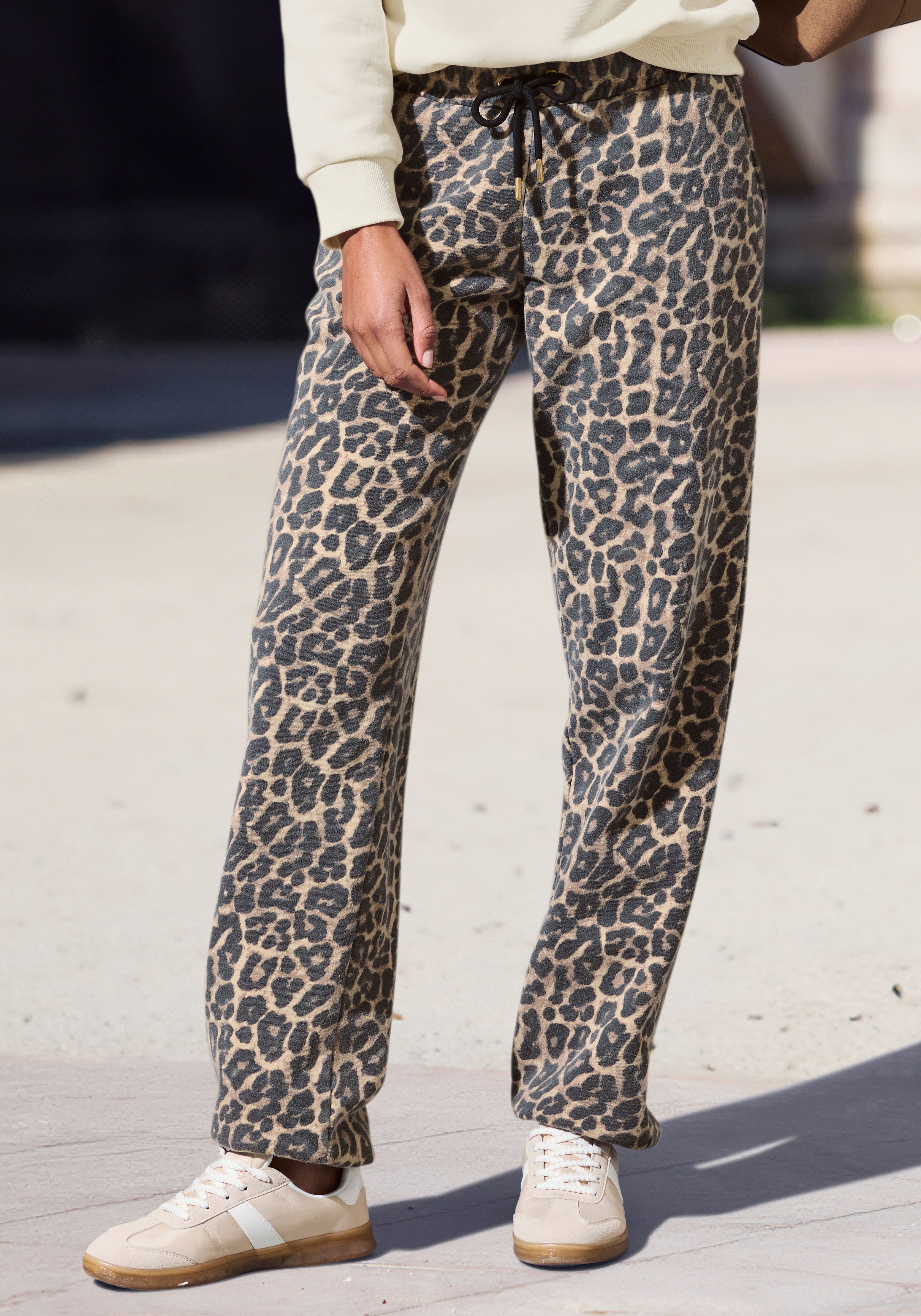 Buffalo Sweathose Allover Leo Print