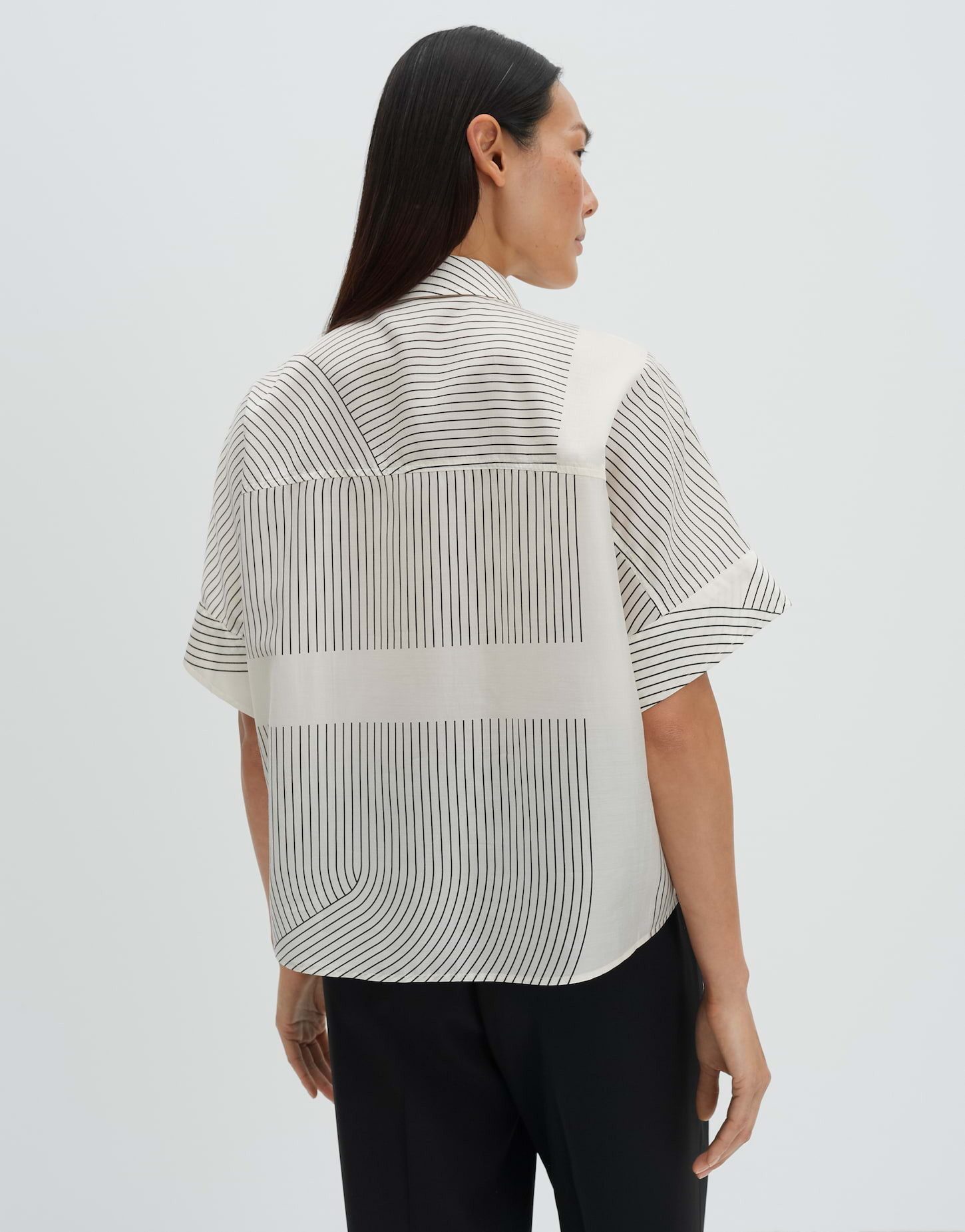 someday Kurzarmbluse Zulin aus Satin mit Print Verdeckte Leiste, Passe im Rücken für cleanen Fall