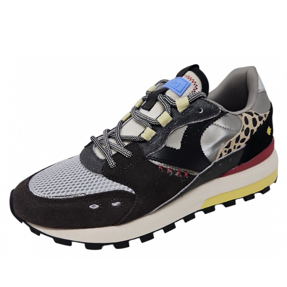 Victoria Luna Sneaker