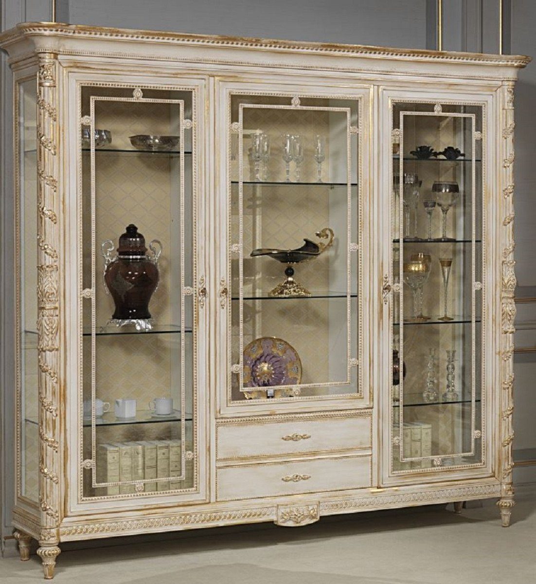 Glastüren 3 Casa mit Weiß Möbel Schubladen Barock in - Italy / - und Luxus - Hotel 2 - Vitrine Massivholz Gold Qualität Schloss Vitrine Möbel Vitrinenschrank - Luxus Padrino Edler Made