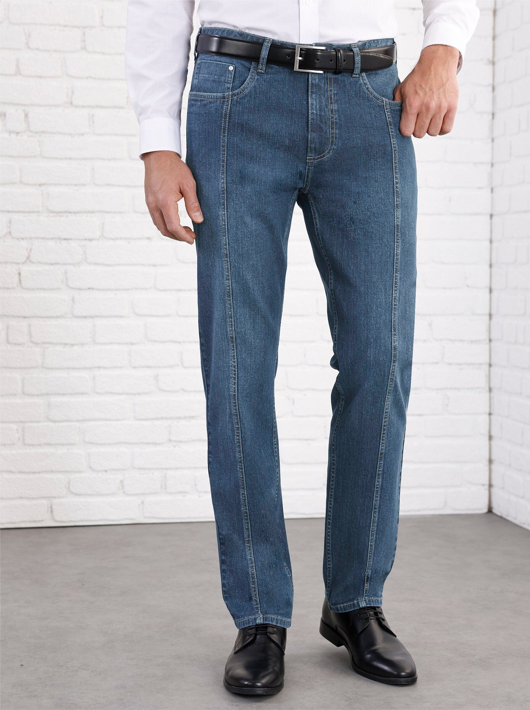 Jeans Bequeme an! blue-stone-washed Sieh
