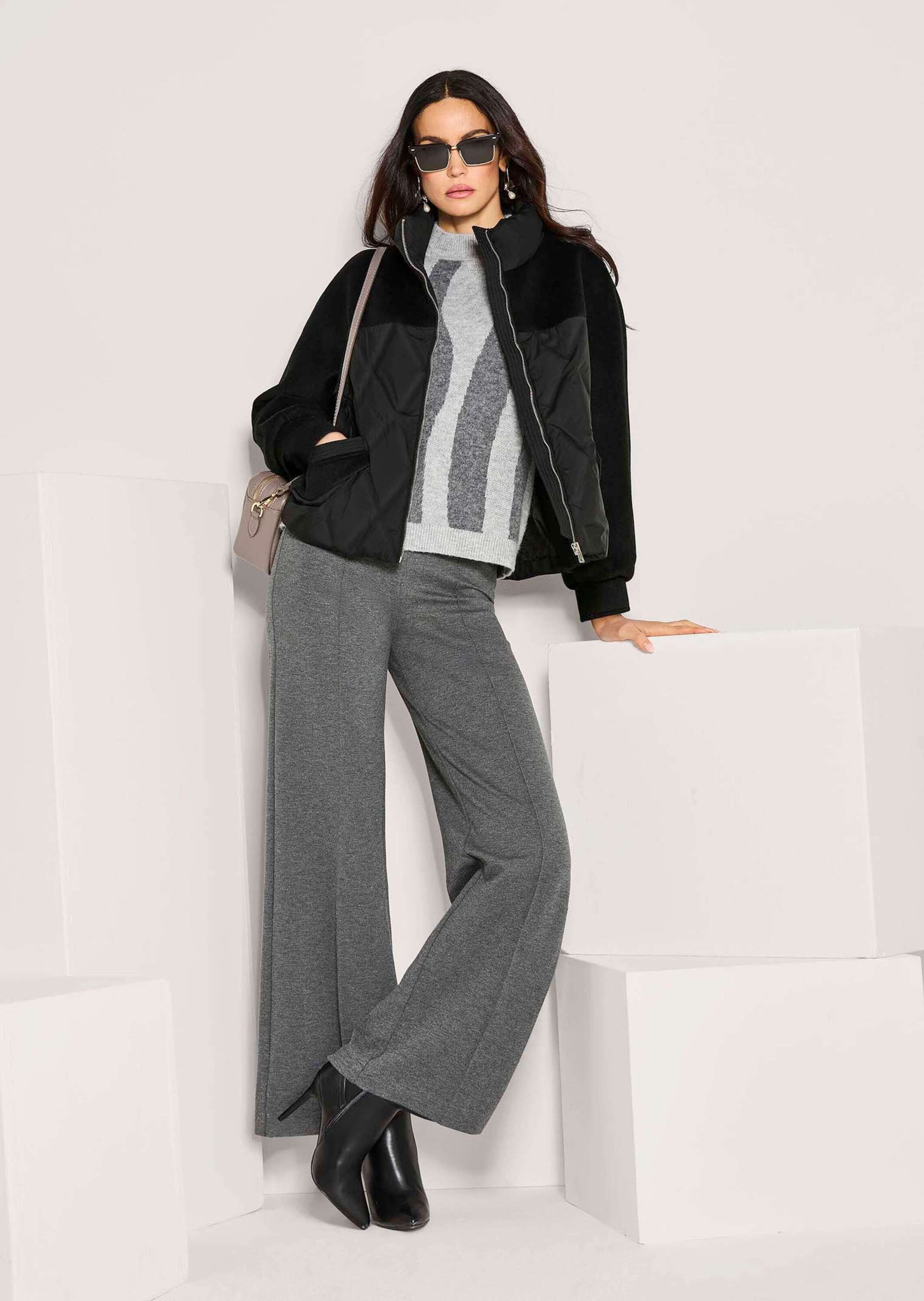 MADELEINE Outdoorjacke Elegante Daunenjacke für kalte Tage Schimmernder Stepp, Stehkragen, Langarm