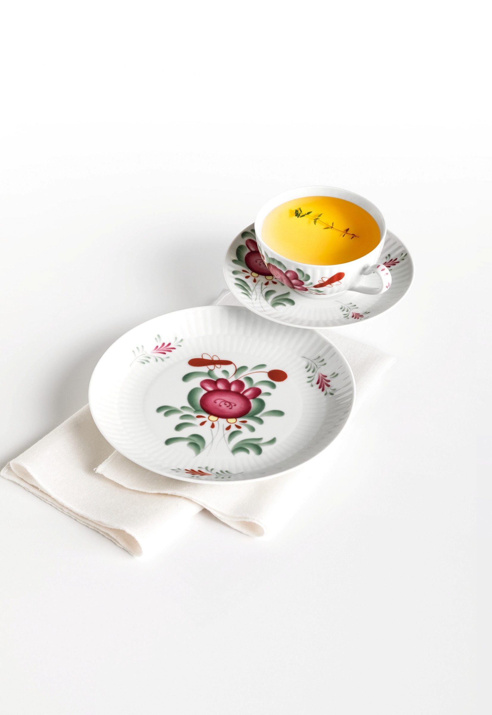 Seltmann Weiden Tasse Amina Ostfriesenrose, 1-tlg., Porzellan, Teetasse aus Porzellan mit Relief