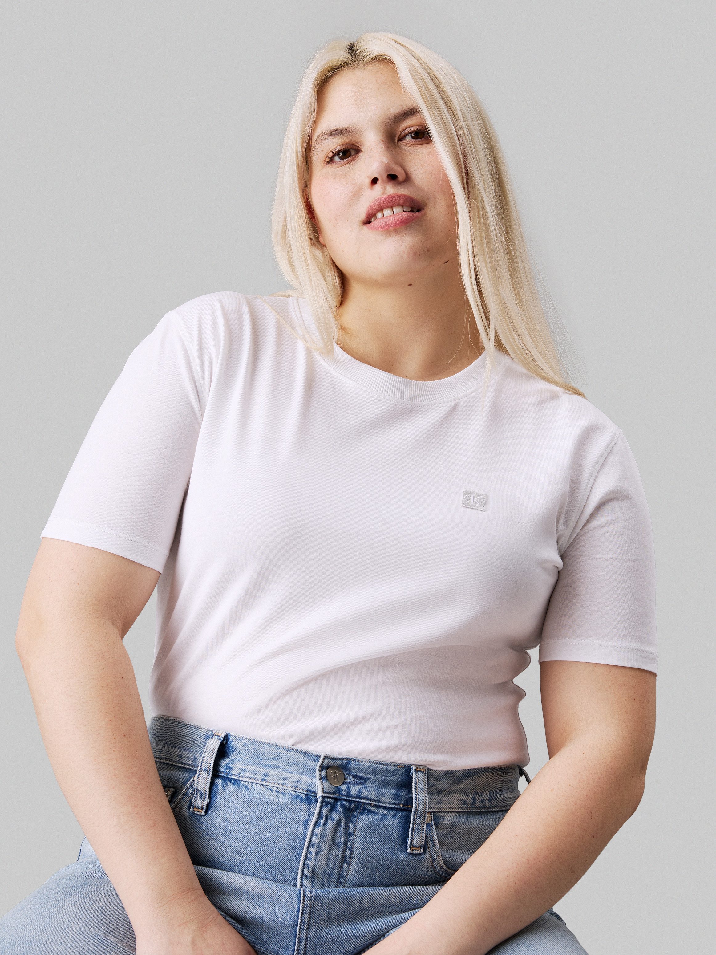 Calvin Klein Jeans Plus T-Shirt PLUS CK EMBRO BADGE REGULAR TEE in Großen Größen und Markenlabel