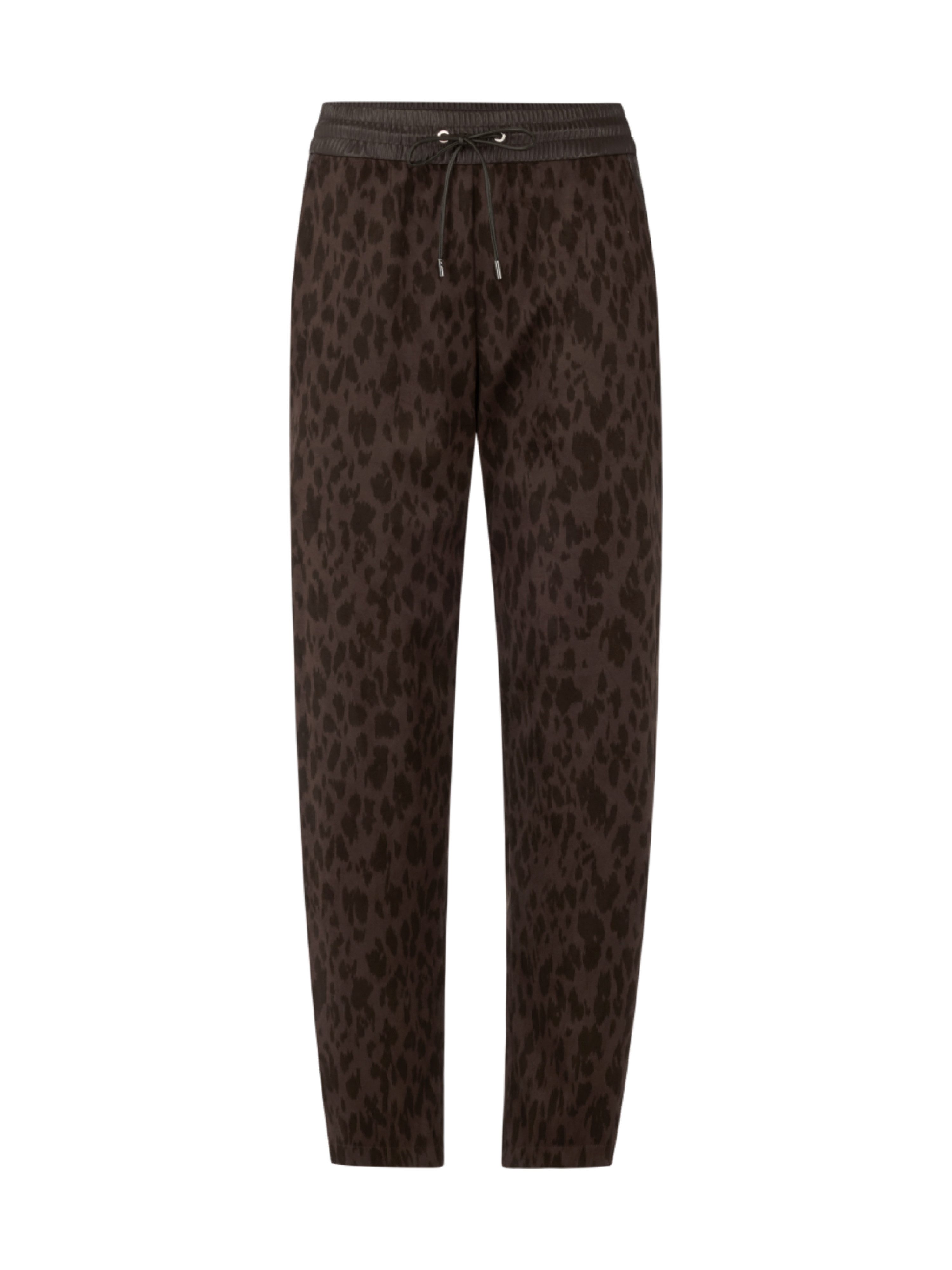 Marc Cain Schlupfhose Winter Wilds Premium Damenmode Model RANCHI im Relaxed Fit mit Leo-Print, hohe Leibhöhe – Bild 5 von 5