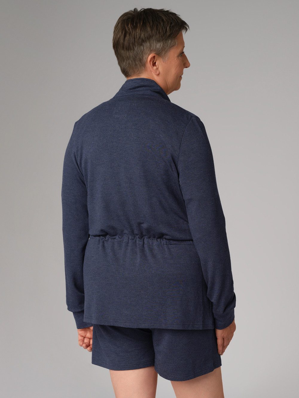 comazo Sweatjacke mit Stehkragen – taillierbar durch Tunnelzug, komfortabel & modern – Bild 4 von 4