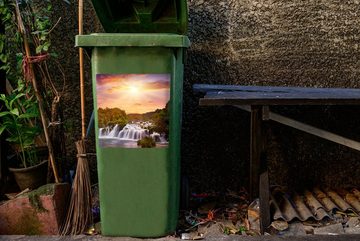 MuchoWow Wandsticker Wasserfall - Landschaft - Sonne - Wolken - Sonnenuntergang (1 St), Mülleimer-aufkleber, Mülltonne, Sticker, Container, Abfalbehälter