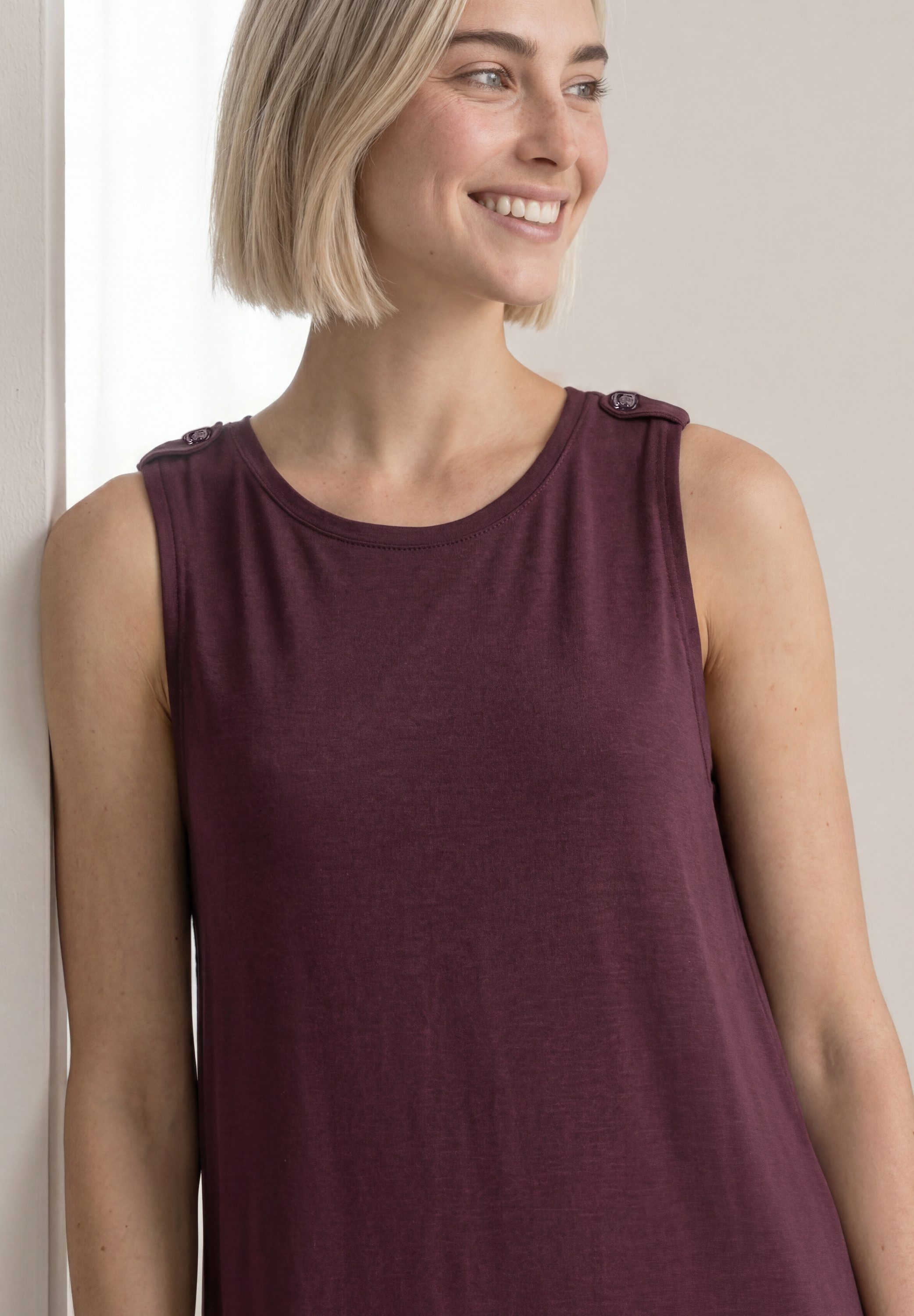 STREET ONE Jerseykleid Ärmelloses Sommerkleid mit Rundhals und Knopfdetail