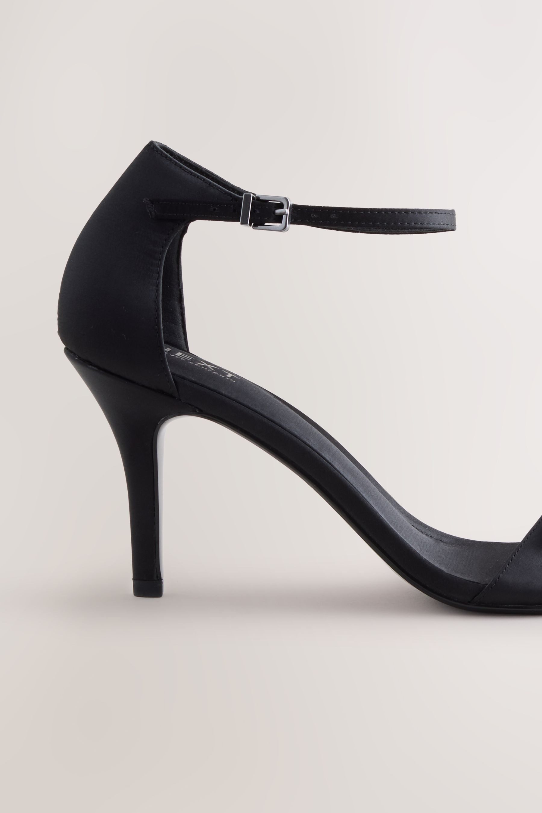 Next Forever Comfort® Mini Satin-Sandaletten, Schleife High-Heel-Sandalette (1-tlg)