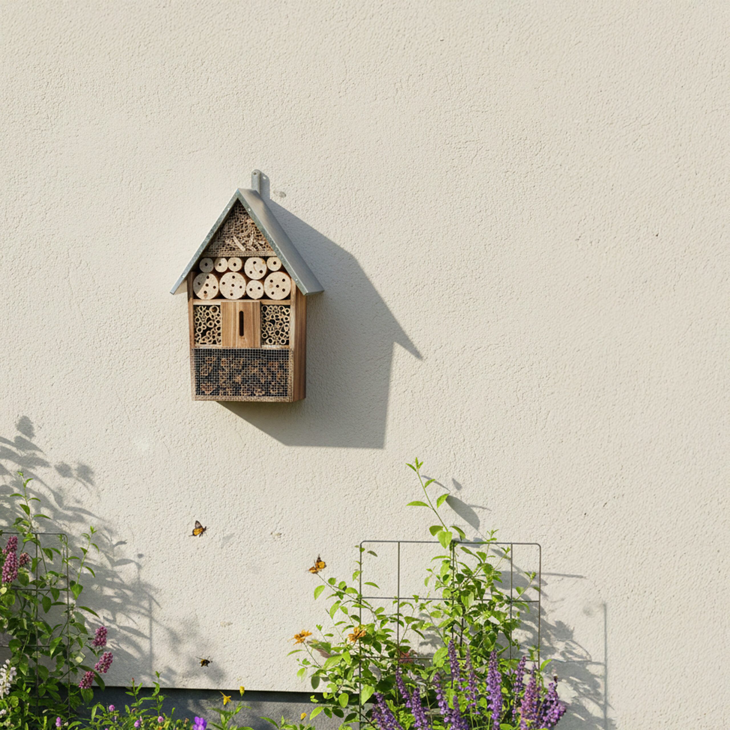 relaxdays Insektenhotel mit Metalldach, geflammt