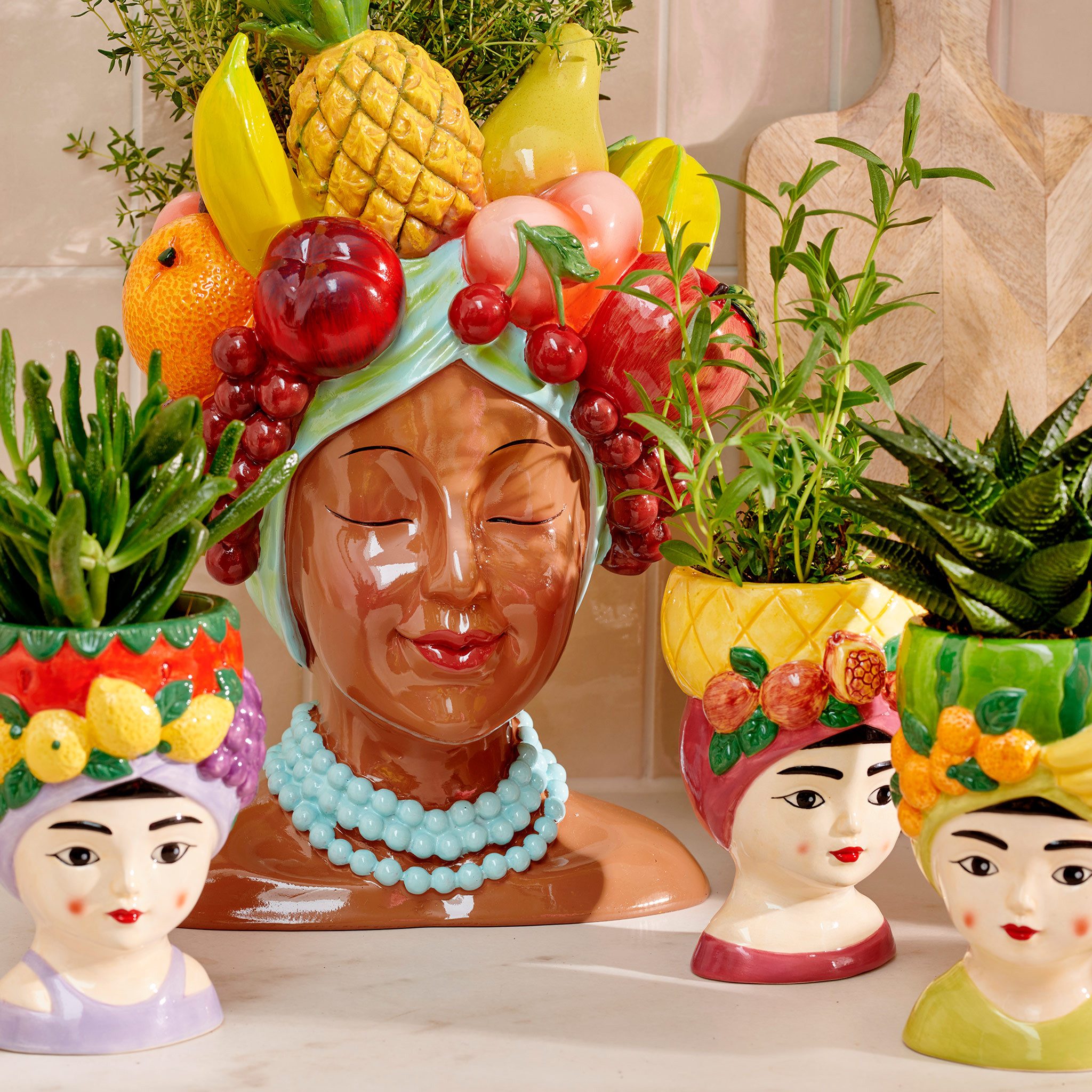 Decoris season decorations Blumentopf, Blumentopf Frau mit Fruchthut 9,5x13,5cm Keramik 1 Stück sortiert