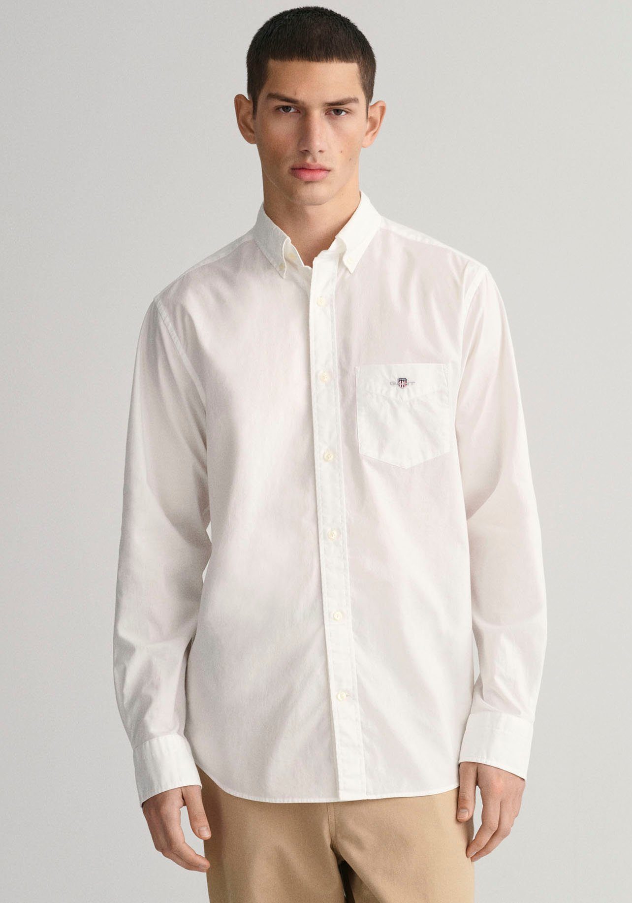 Gant Langarmhemd REG POPLIN SHIRT mit Label Stickerei auf der Brusttasche White