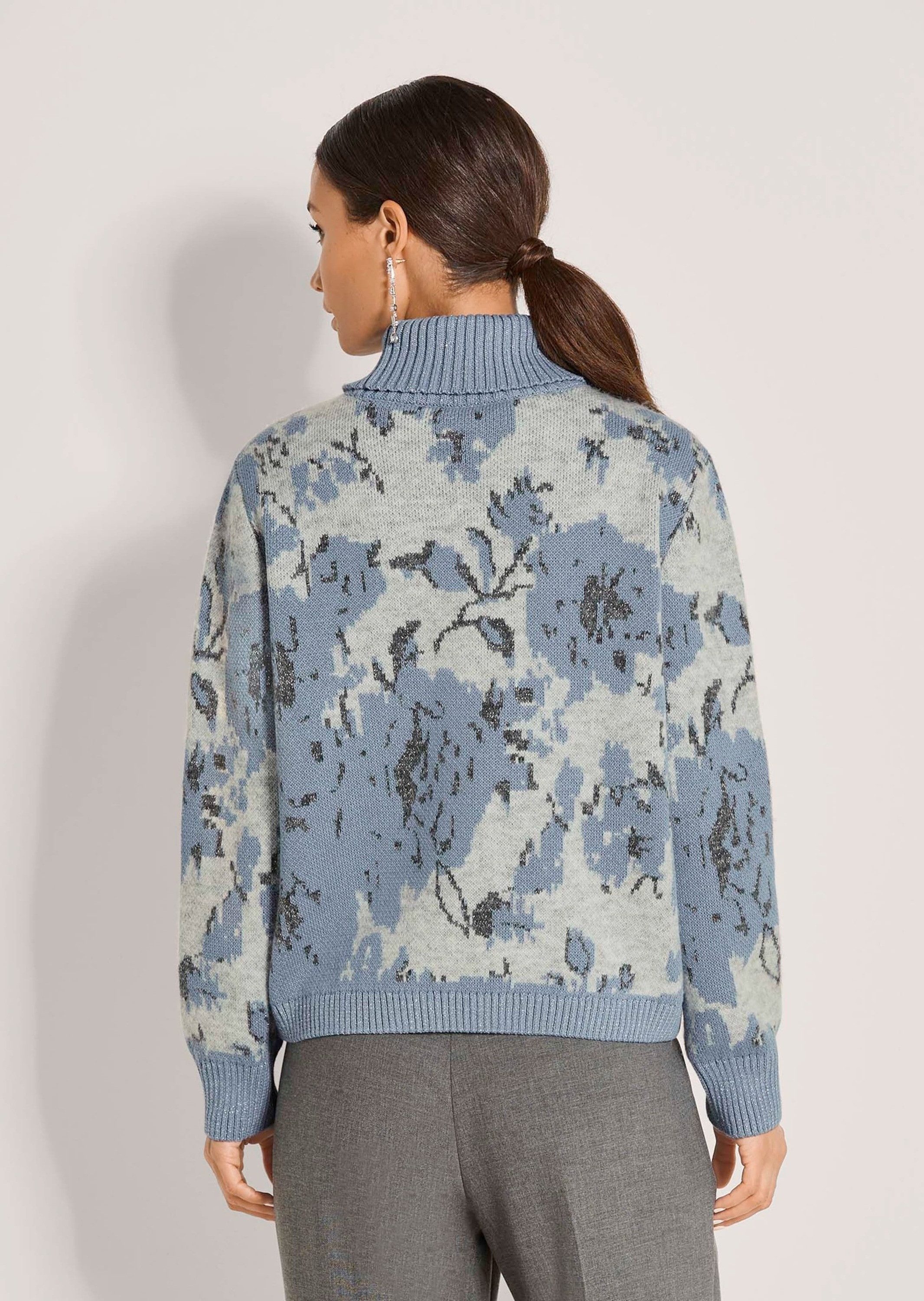 MADELEINE Strickpullover Floraler Jacquard-Pulli mit Rollkragen Voluminös gestrickter Kragen & feines Glanzgarn
