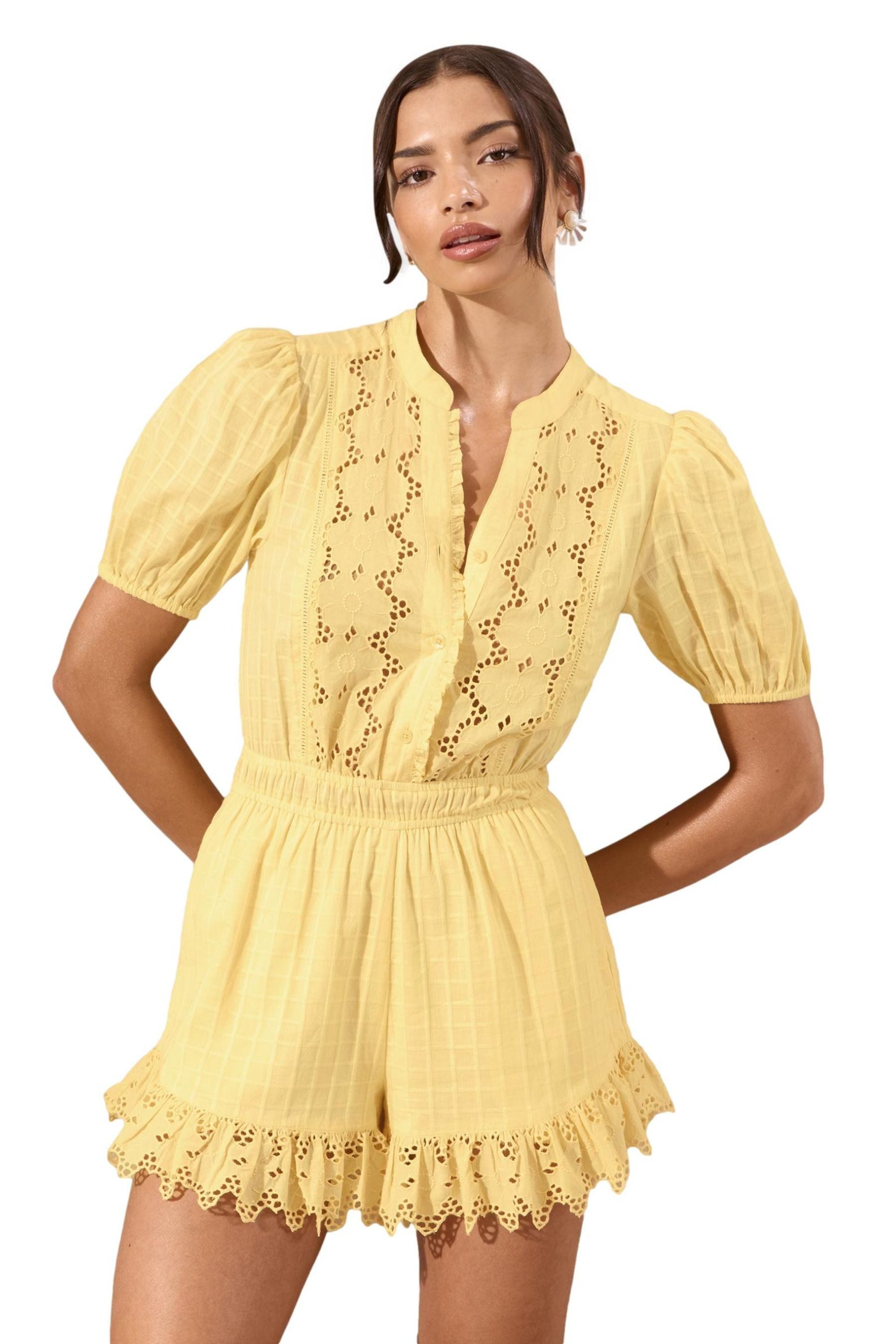 LIPSY Playsuit Lipsy Kurzarm-Playsuit mit Lochstickerei (1-tlg)