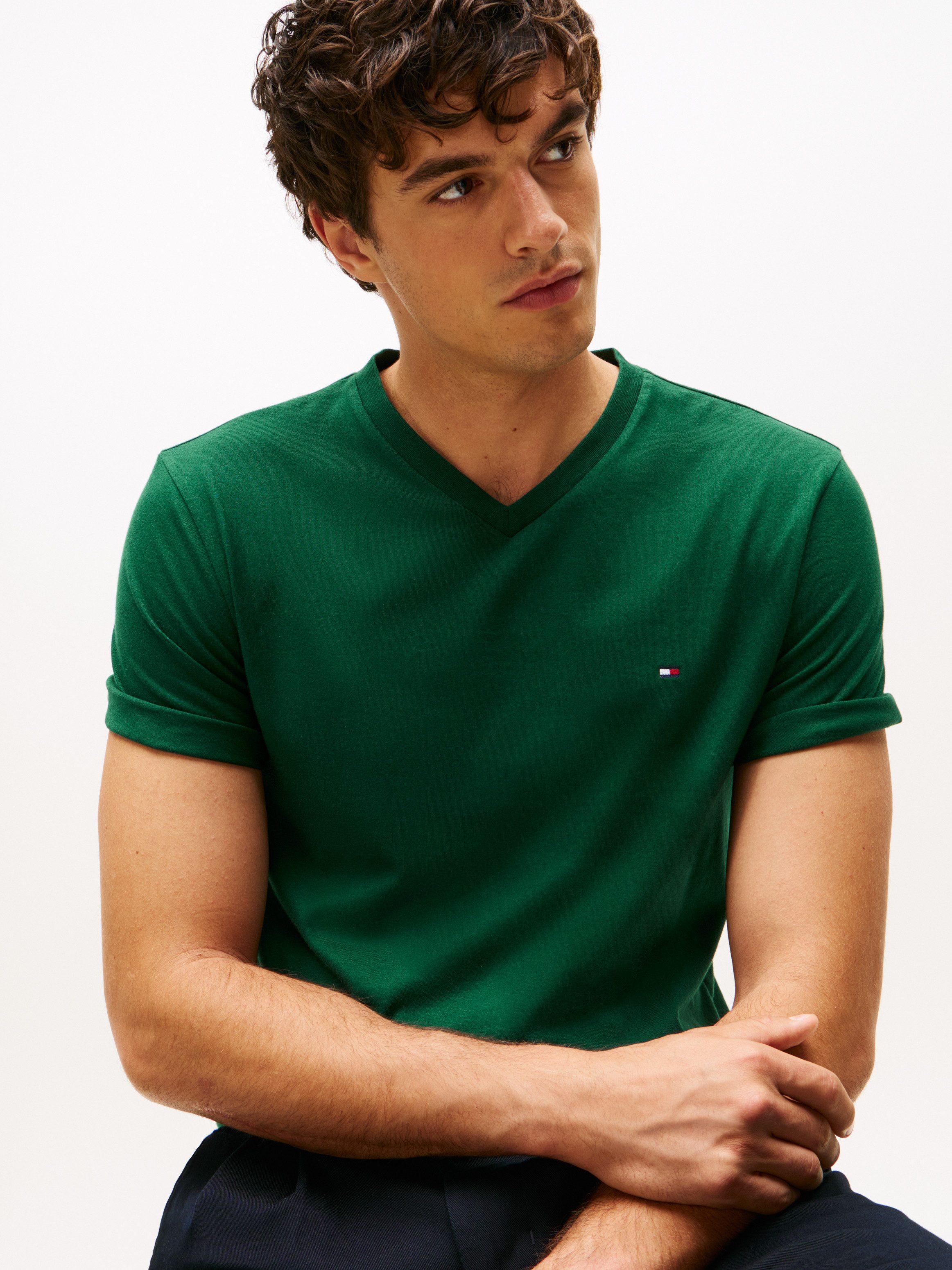 Tommy Hilfiger V-Shirt ESSENTIAL V-NECK TEE mit V-Ausschnitt und Markenlabe günstig online kaufen