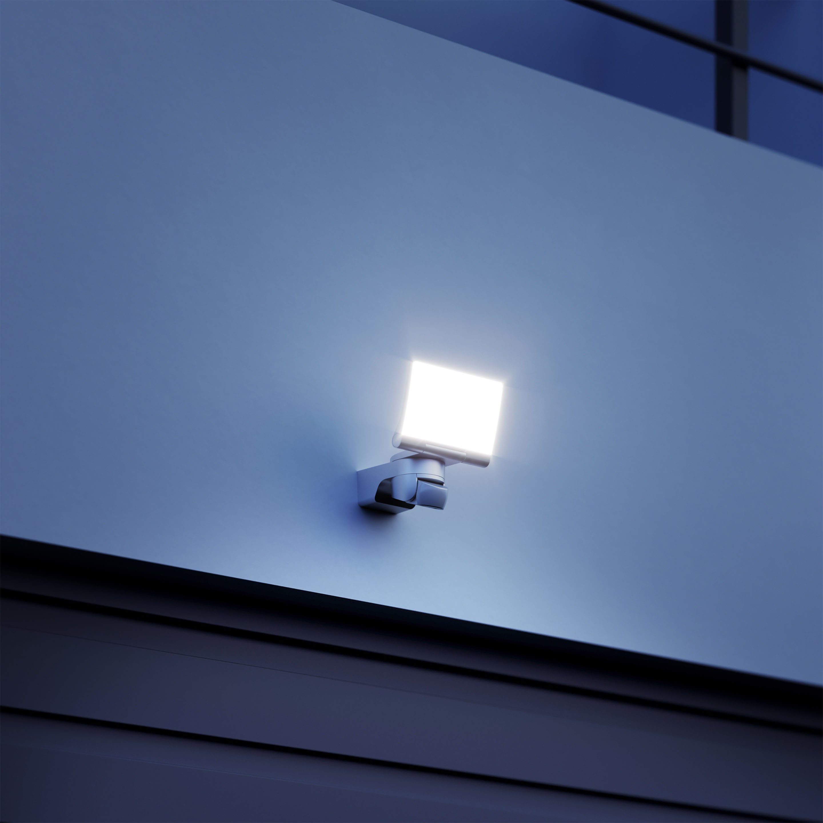 LED-Strahler App-Steuerung, Home,Bluetooth, Bewegungsmelder, einstellbar, Warmweiß, Home, Bluetooth, fest 180° Leuchtdauer Bewegungsmelder,Smart LED Flutlichtstrahler integriert, steinel