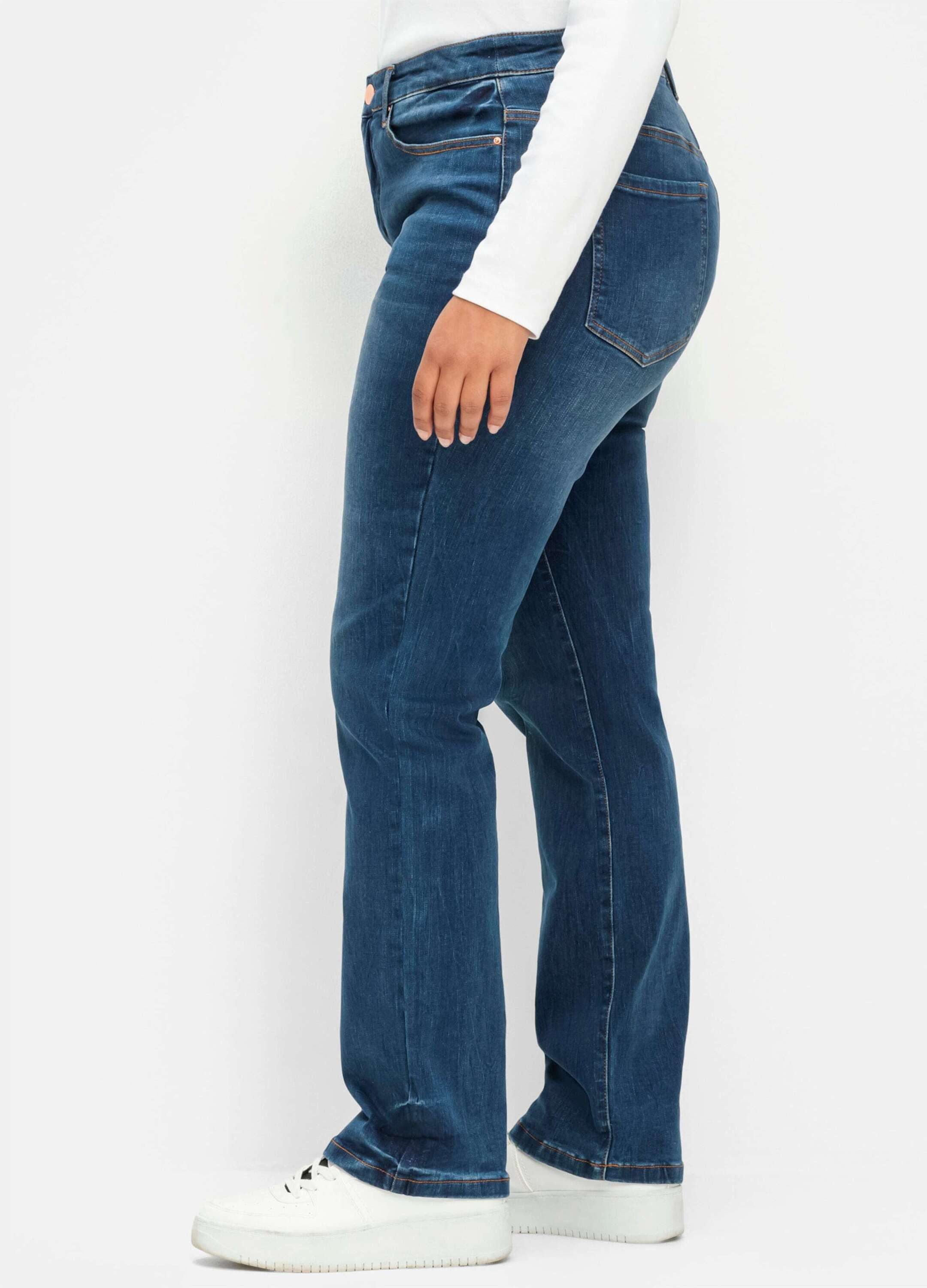 Sheego Bequeme Jeans Jeans komfortabel mit Bodyforming-Effekt – Bild 3 von 5