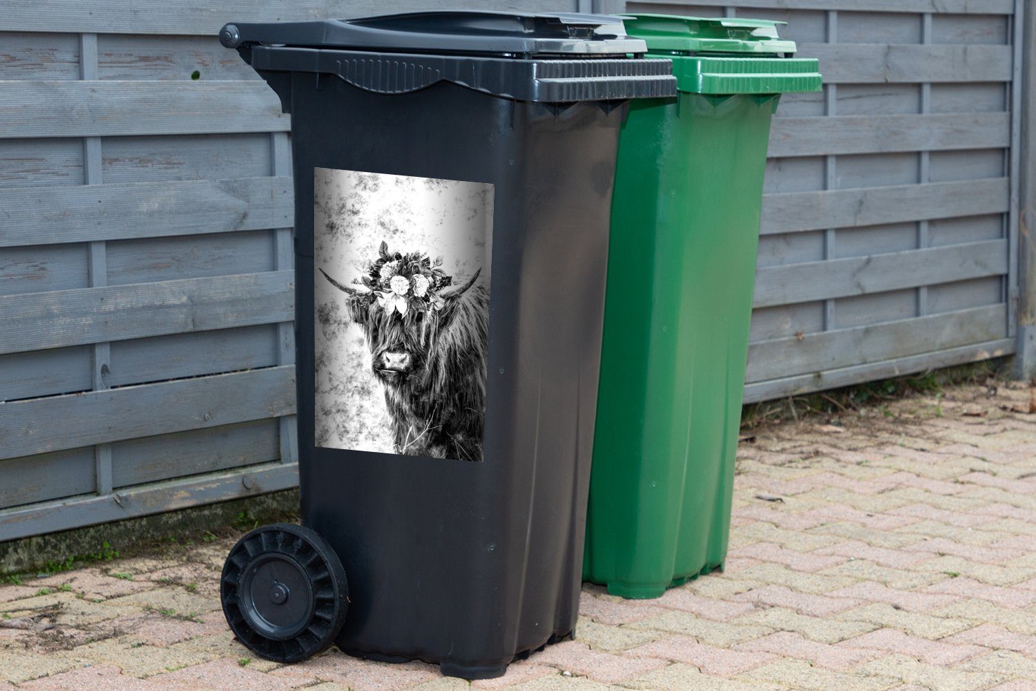 weiß und MuchoWow Wandsticker Container, Sticker, einer Highlander Abfalbehälter Mülleimer-aufkleber, mit (1 Mülltonne, Blumenkrone St), schwarz Schottischer -
