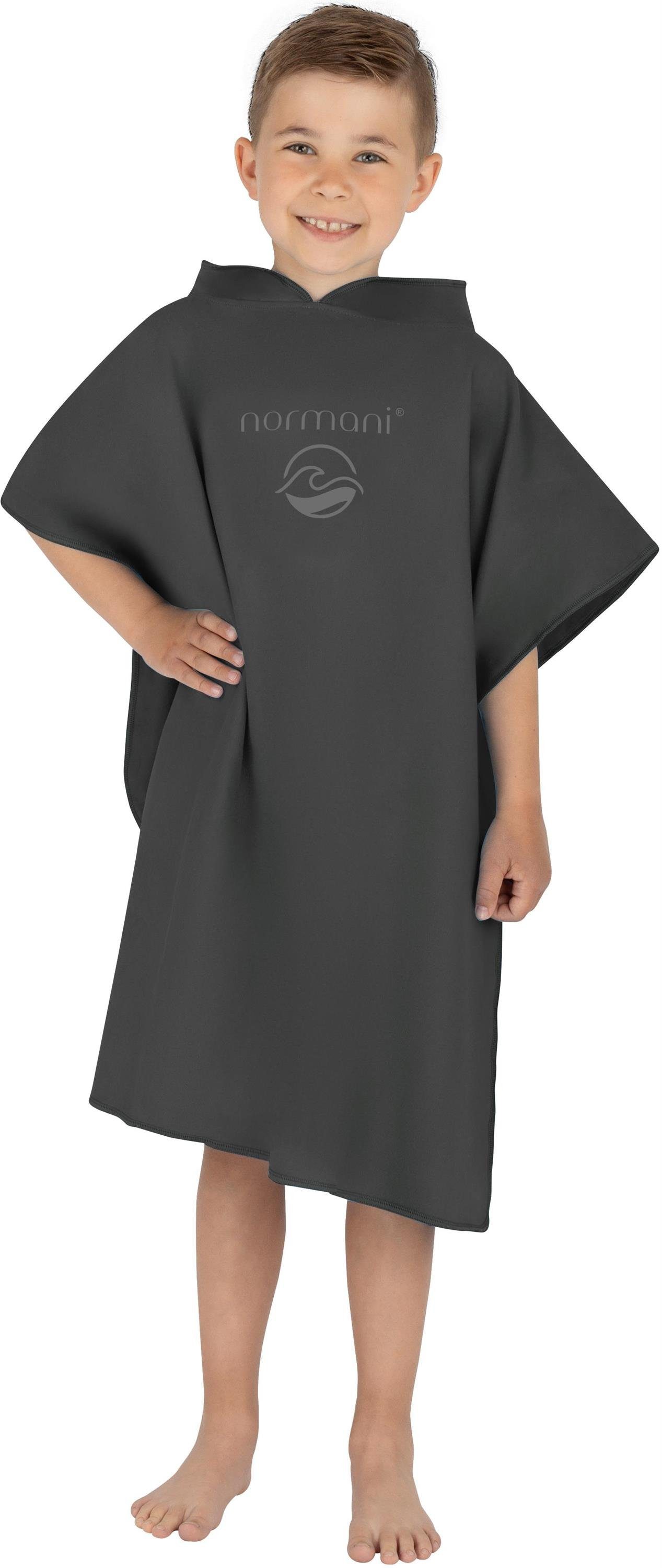 aus Kapuze, Manati, Bade Schwarz Badeponcho Badeponcho Schlupf, für Handtuch 6-9 normani Polyester, mit 75, Kinder Kapuze Mikrofaser Jährige