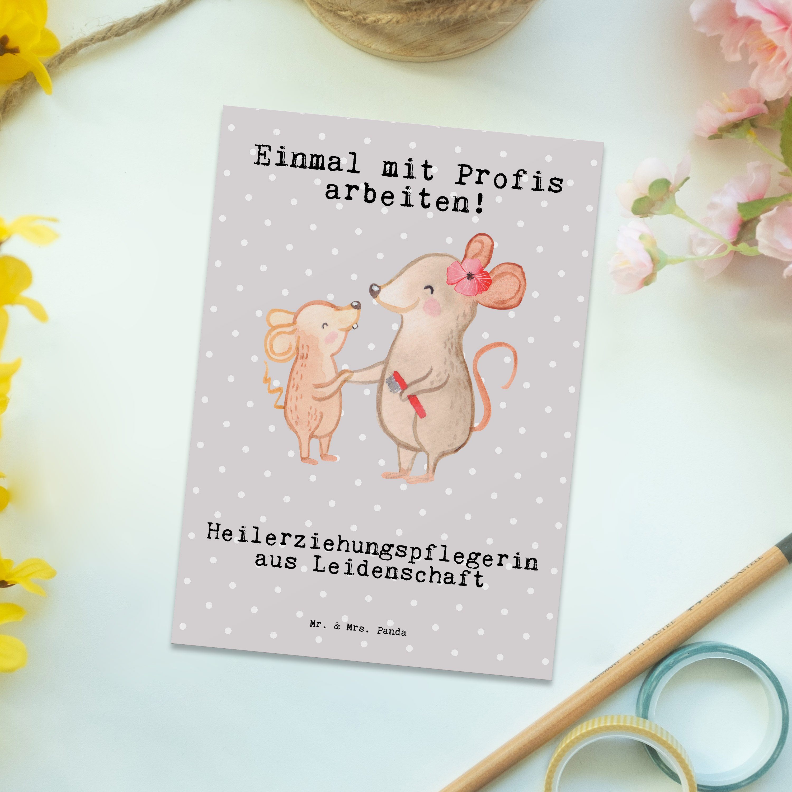 Mr. & Mrs. Panda Postkarte Heilerziehungspflegerin aus Leidenschaft - Grau Pastell - Geschenk, G
