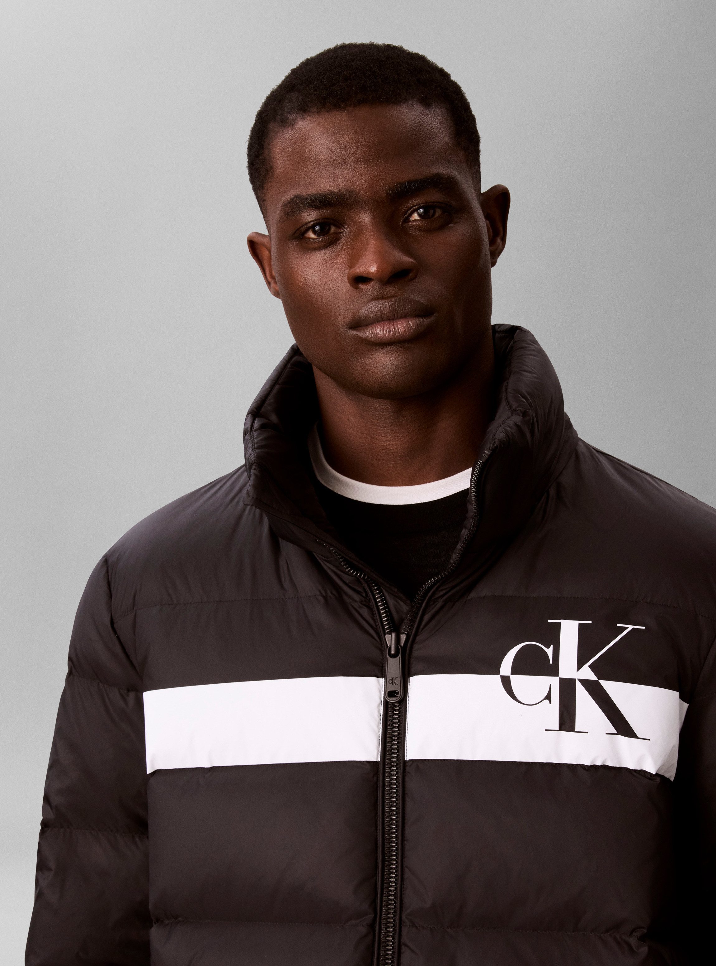 Calvin Klein Jeans Steppjacke NYLON COLORBLOCK PUFFER Regular fit mit abnehmbarer Kapuze