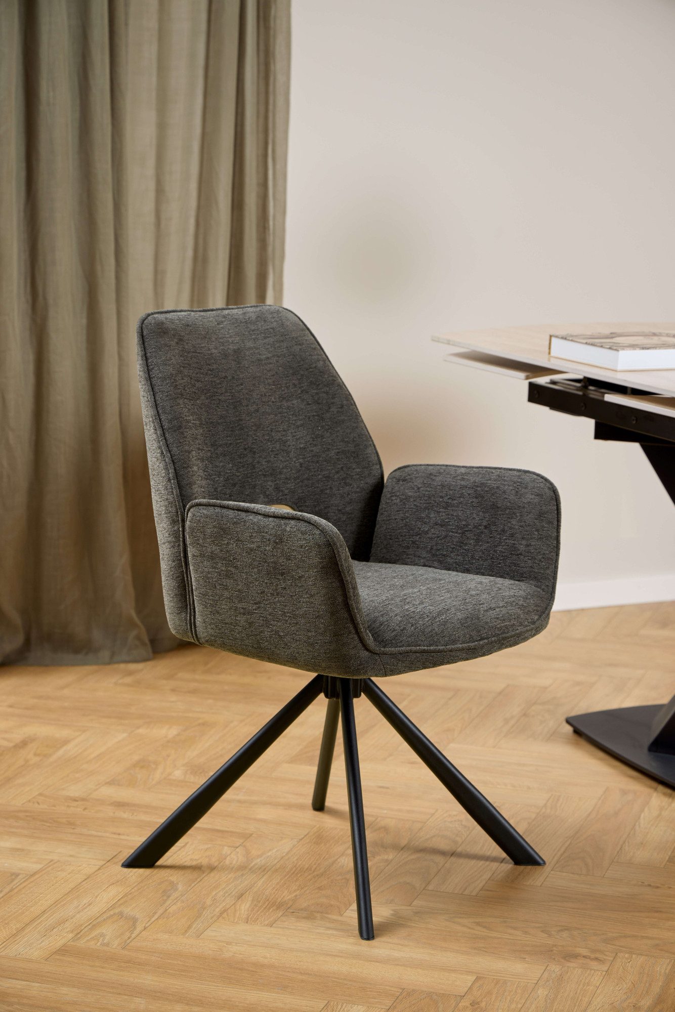 ACTONA GROUP Esszimmerstuhl Graham 2er Set mit Armlehnen - drehbar & gepolstert, mehreren Farben (Set, 2 St), Stoff, dekorativer Cut-Out, Drehfunktion, 4-Stern-Gestell, FSC™