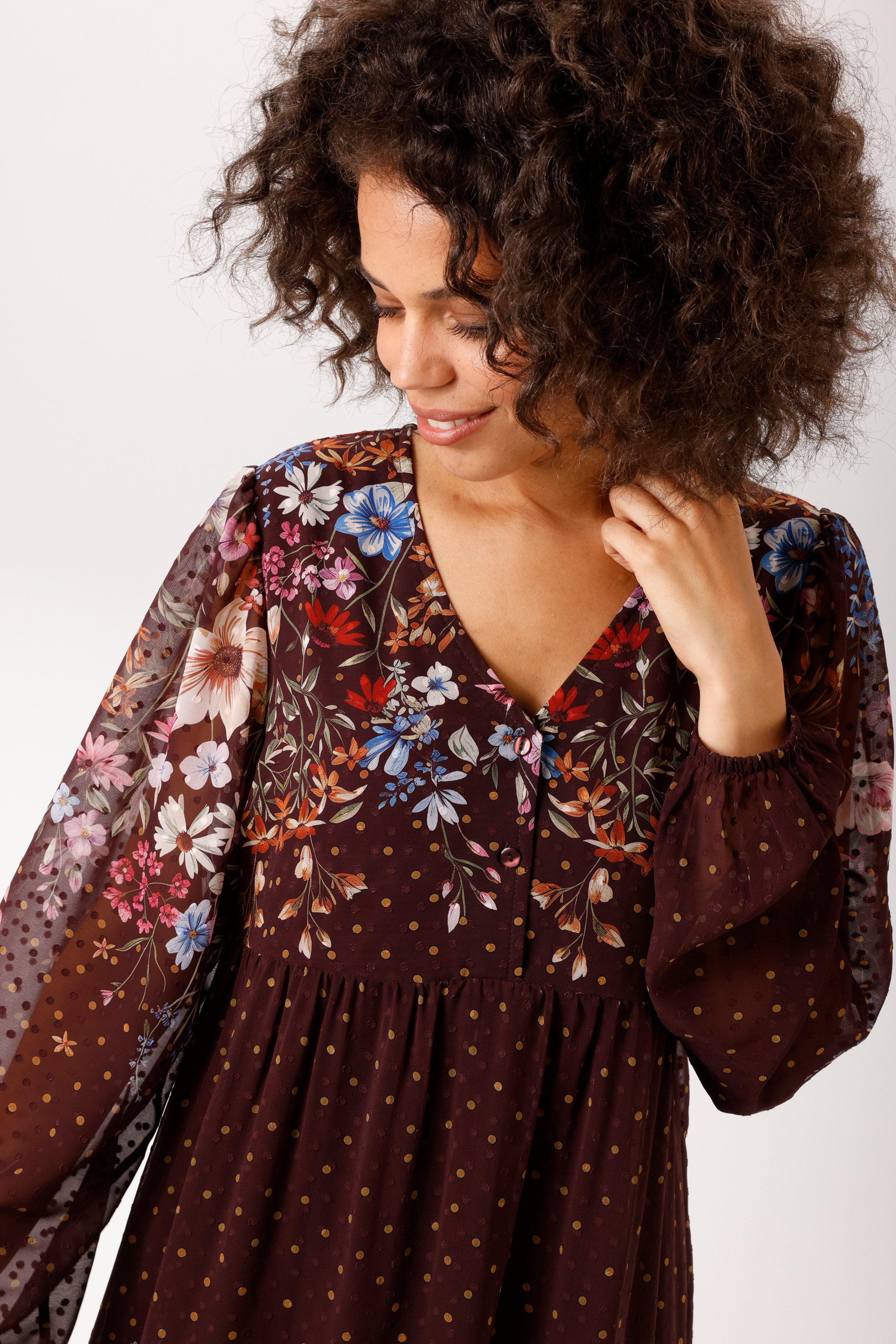 Aniston CASUAL Tunikakleid mit farbenfrohen Blumendruck und Punkten - NEUE KOLLEKTION – Bild 3 von 5
