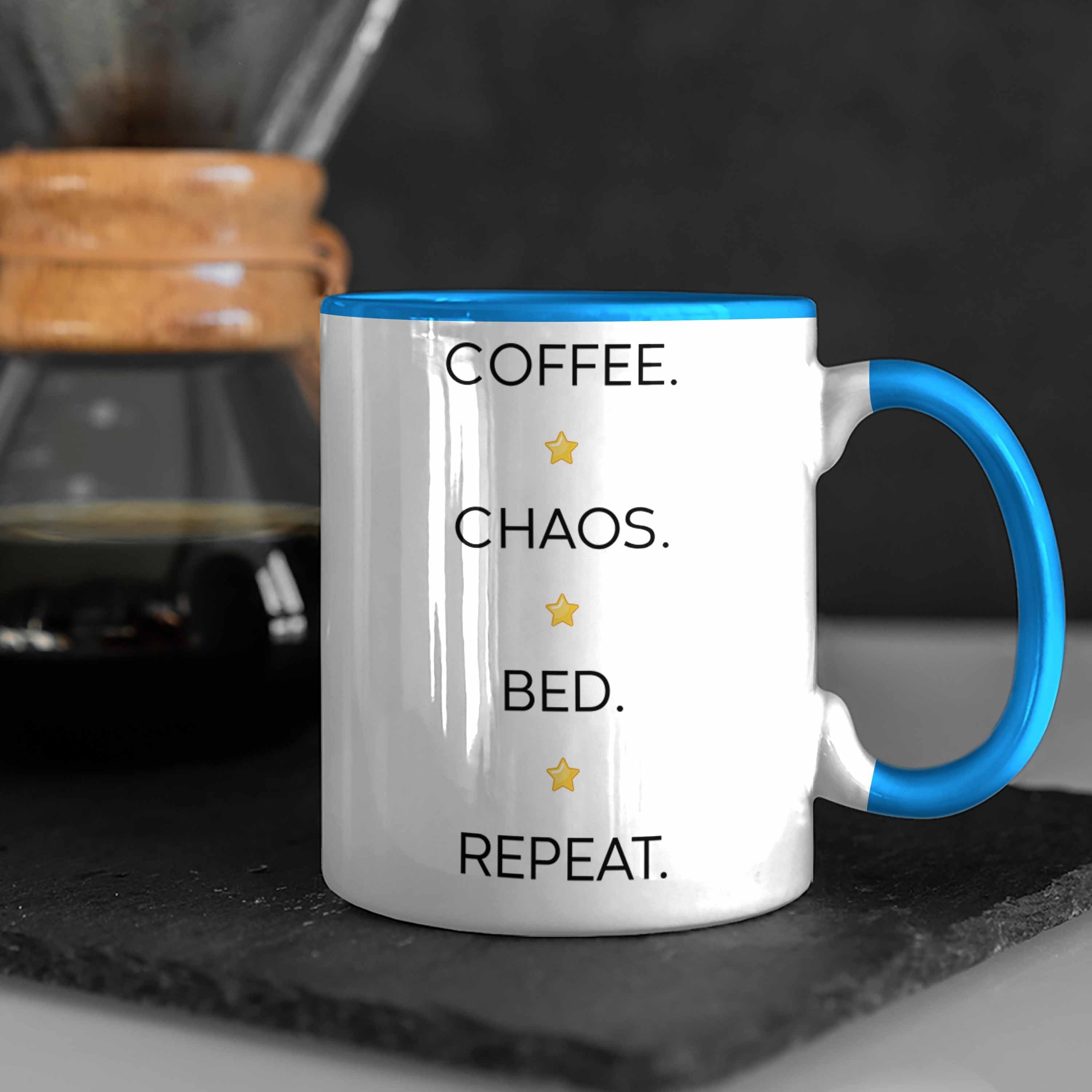 Trendation Tasse Trendation - Tasse mit Männer Frauen Bed Tassen Arbeit Spruch Geschenk Blau Becher Büro Lustige Kollegin Sarkasmus Sprüchen für mit Chaos Lustig Repeat