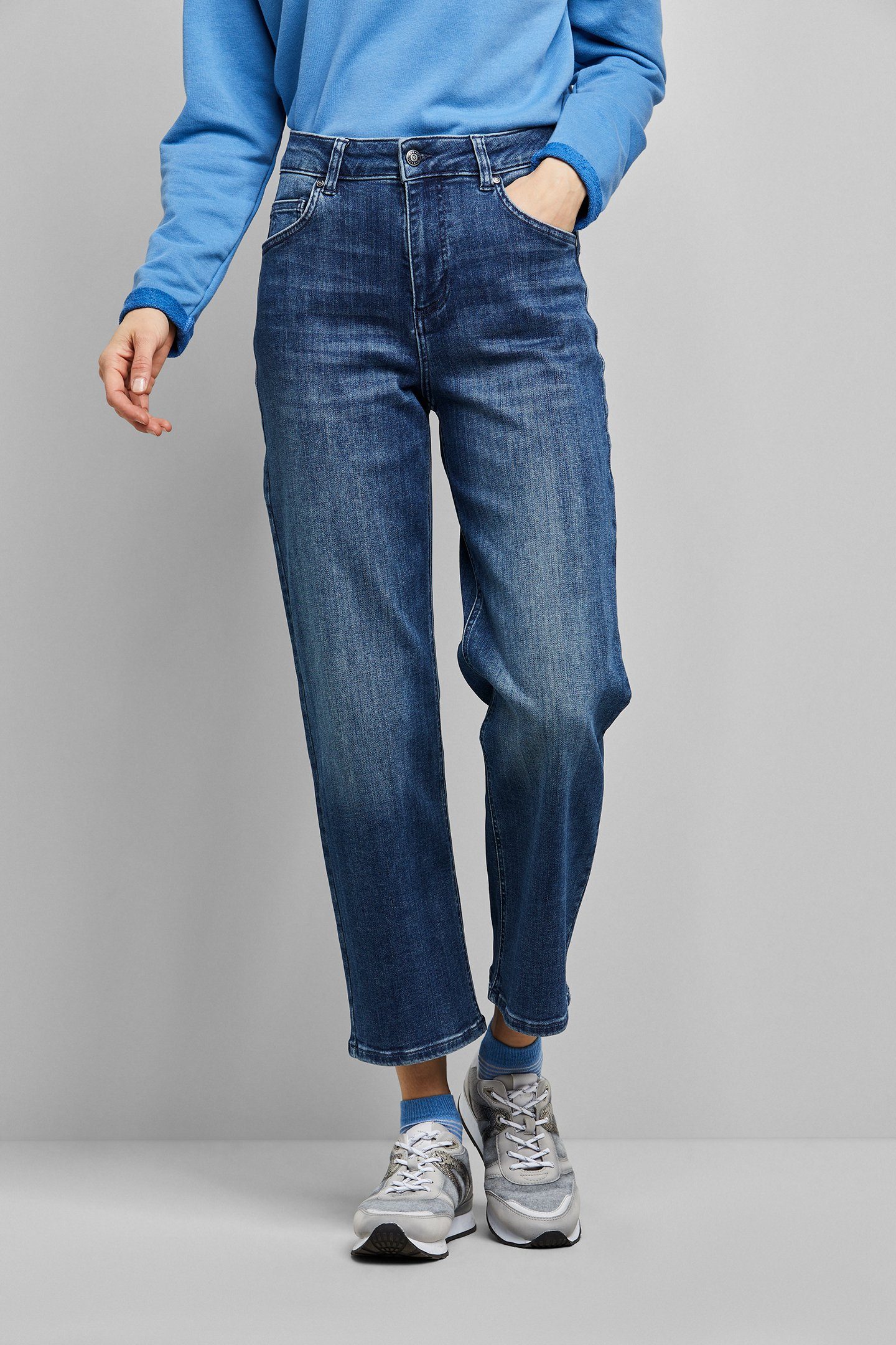 bugatti 5-Pocket-Jeans aus elastischer Baumwollware in Relax Fit