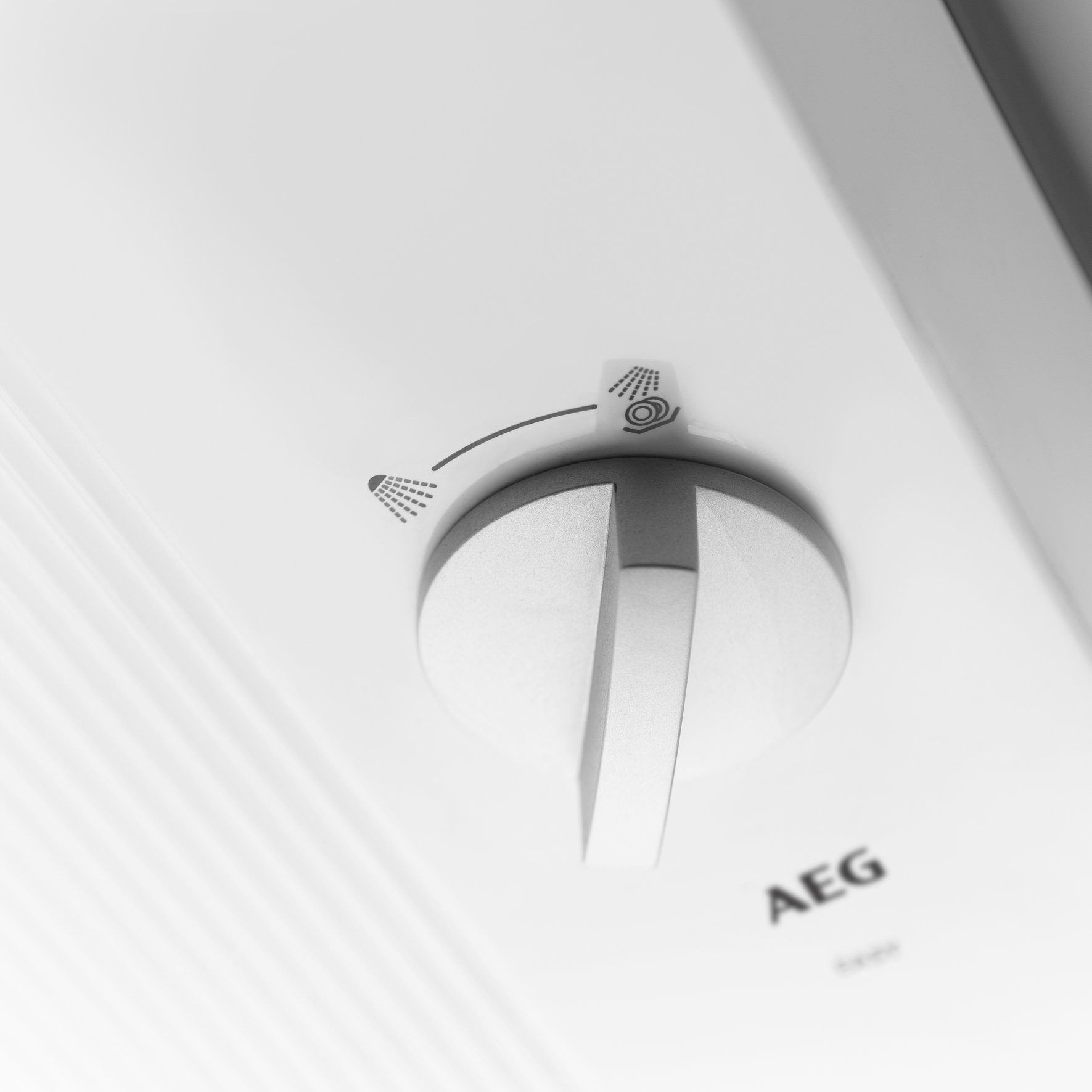 AEG Haustechnik Komfort-Durchlauferhitzer DDLE EASY, elektronisch, min. 35 °C, 24 kW, einfache Temperaturwahl durch 2 Festtemperaturen 42°C und 55°C