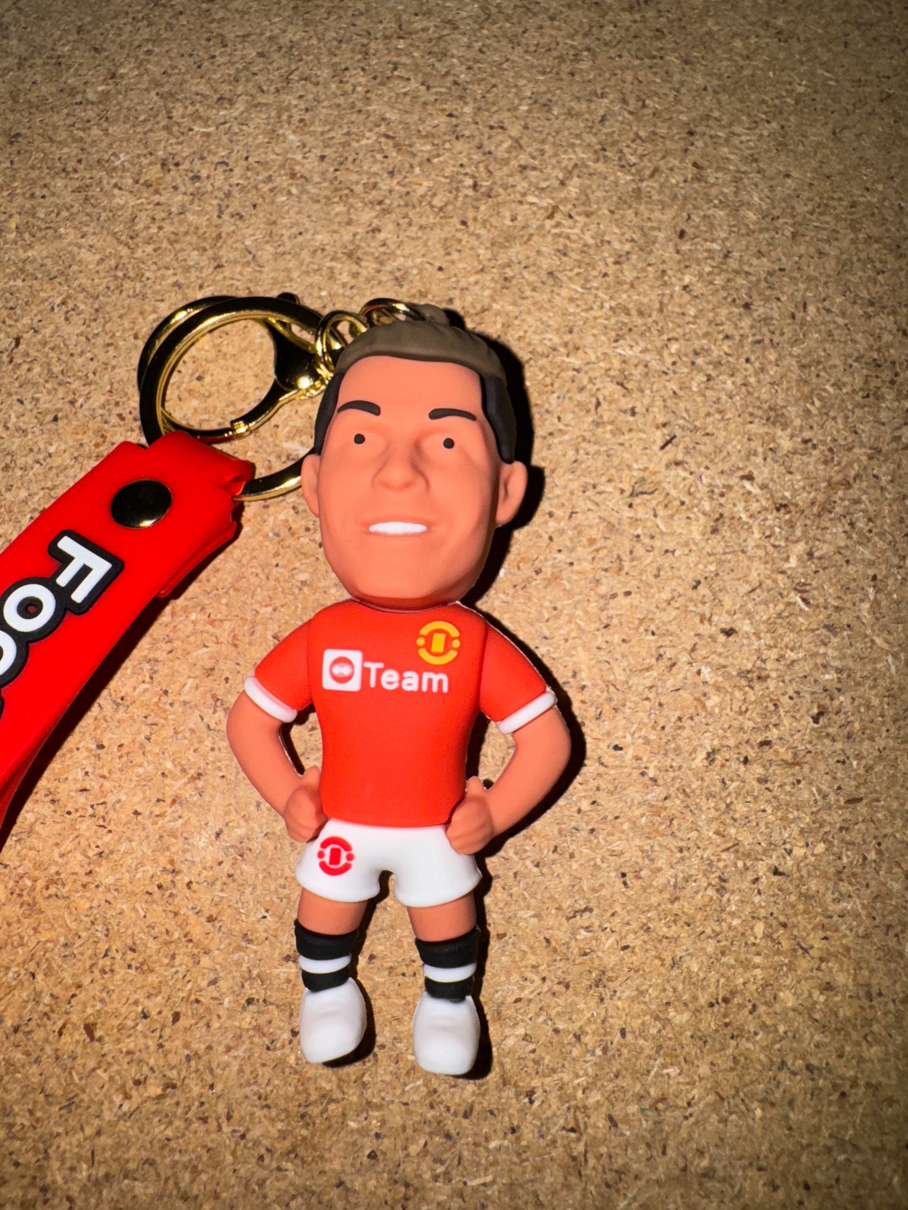 Stelby Schlüsselanhänger Cristiano Ronaldo Schlüsselanhänger 3D Gummi (Manchester United Trikot), Strapazierfähiges & flexibles Material für langlebige Nutzung – Bild 2 von 5